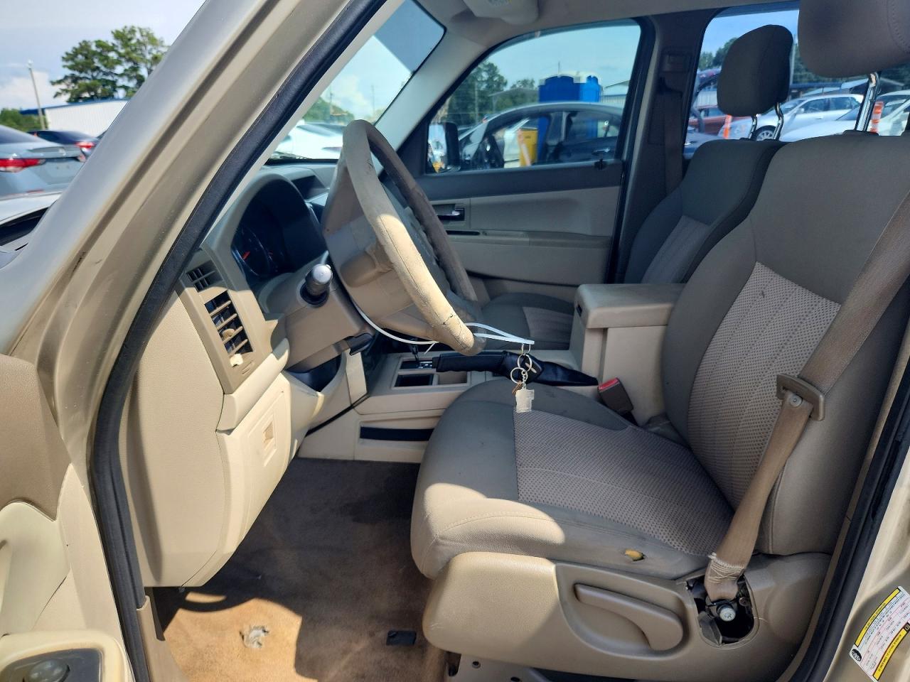 2010 Jeep Liberty Sport Beige vin: 1J4PP2GK1AW132738