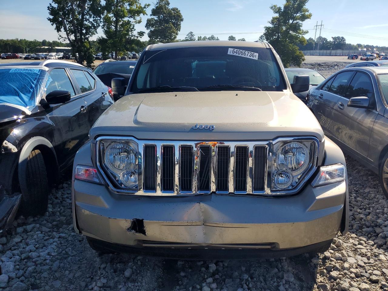 2010 Jeep Liberty Sport Beige vin: 1J4PP2GK1AW132738