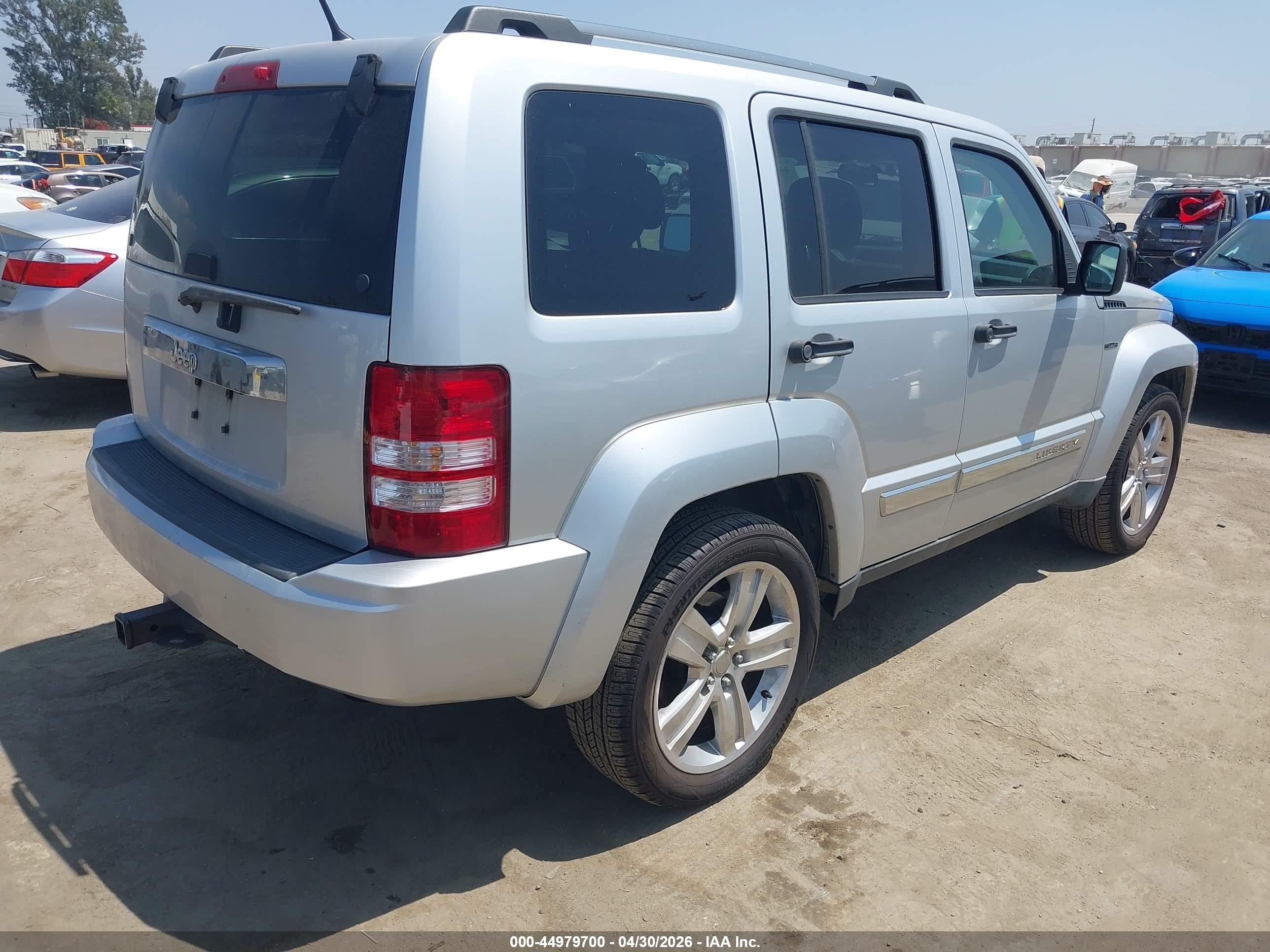 2011 Jeep Liberty Sport Серебряный vin: 1J4PP2GK1BW560665