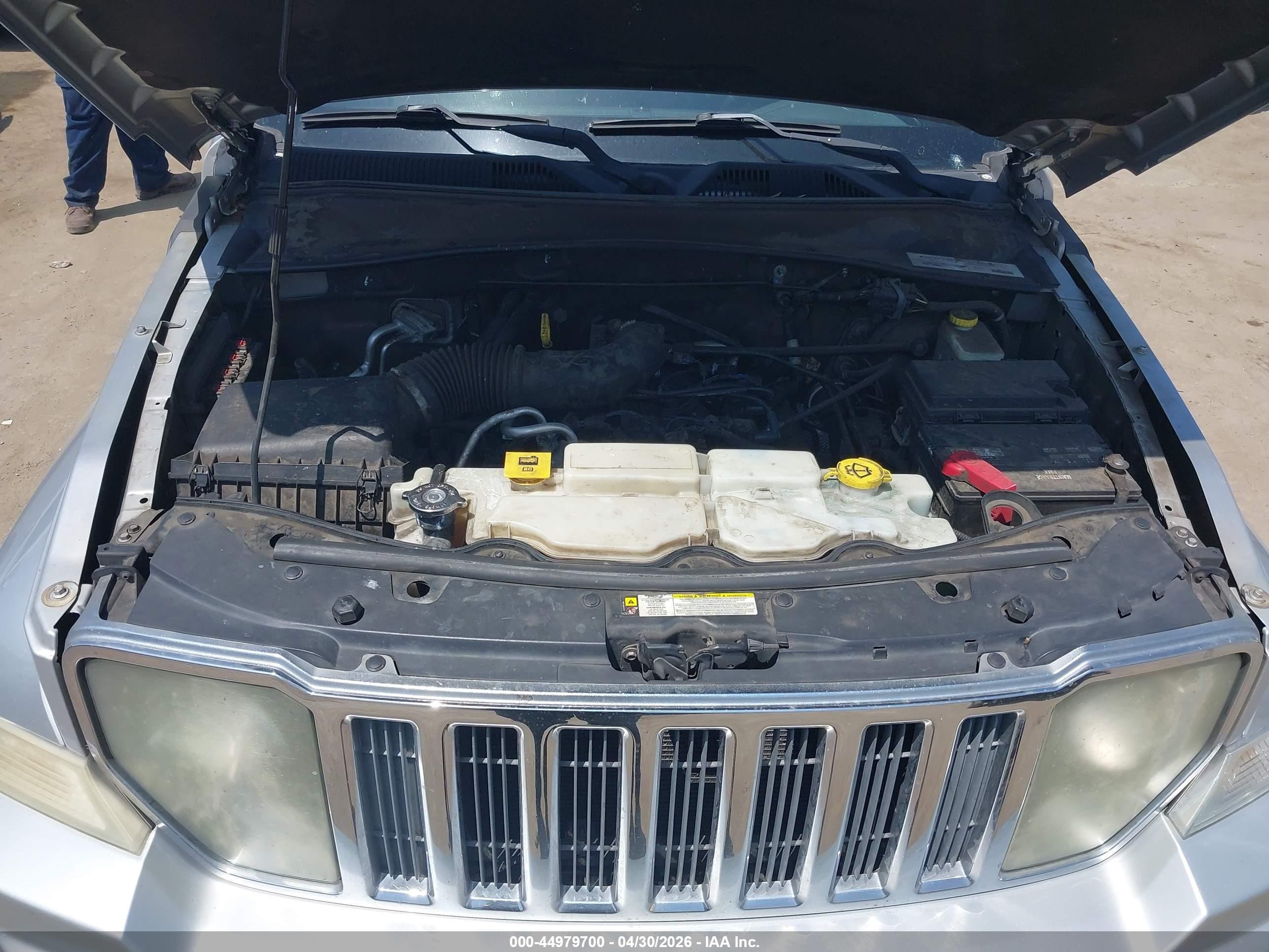 2011 Jeep Liberty Sport Серебряный vin: 1J4PP2GK1BW560665