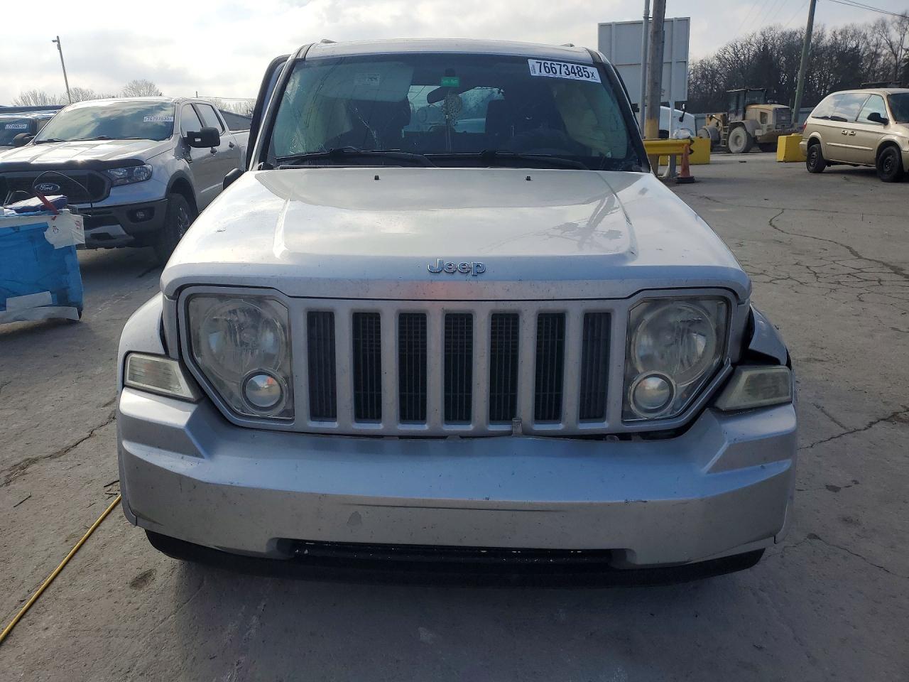 2010 Jeep Liberty Sport Silver vin: 1J4PP2GK2AW132649
