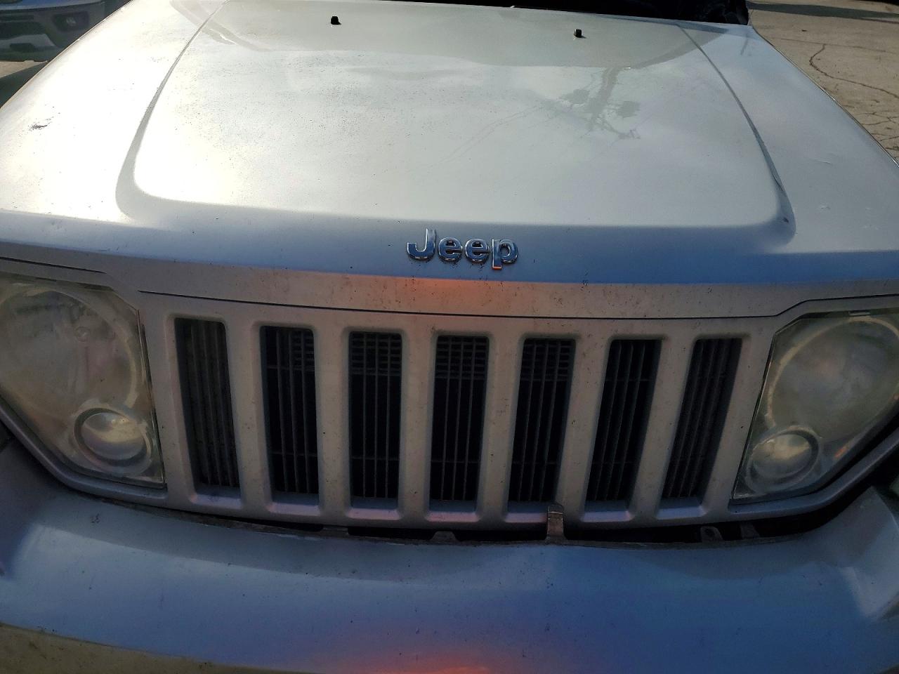 2010 Jeep Liberty Sport Silver vin: 1J4PP2GK2AW132649