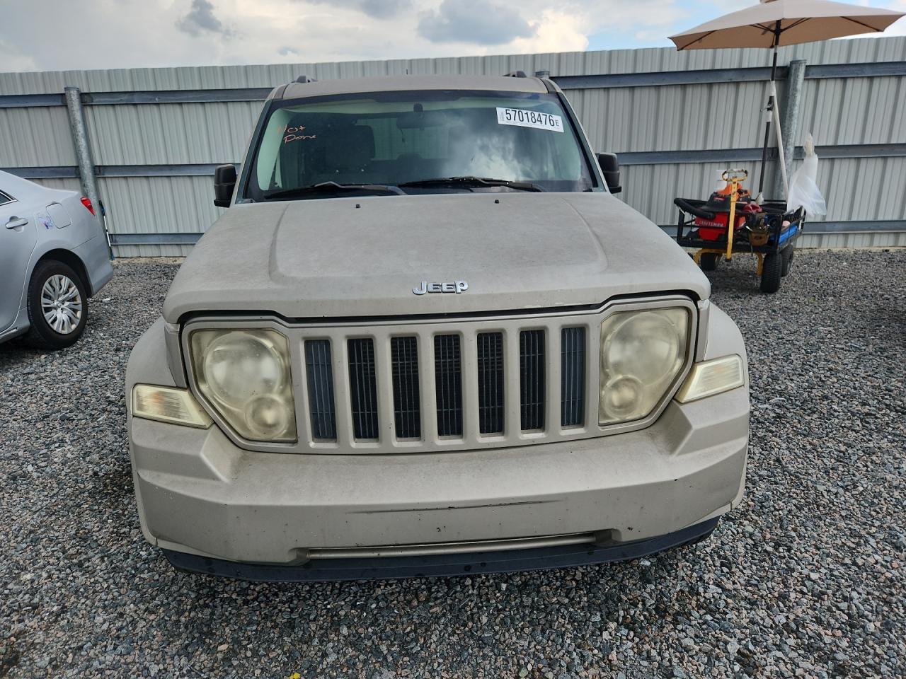 2010 Jeep Liberty Sport Золотой vin: 1J4PP2GK2AW171550