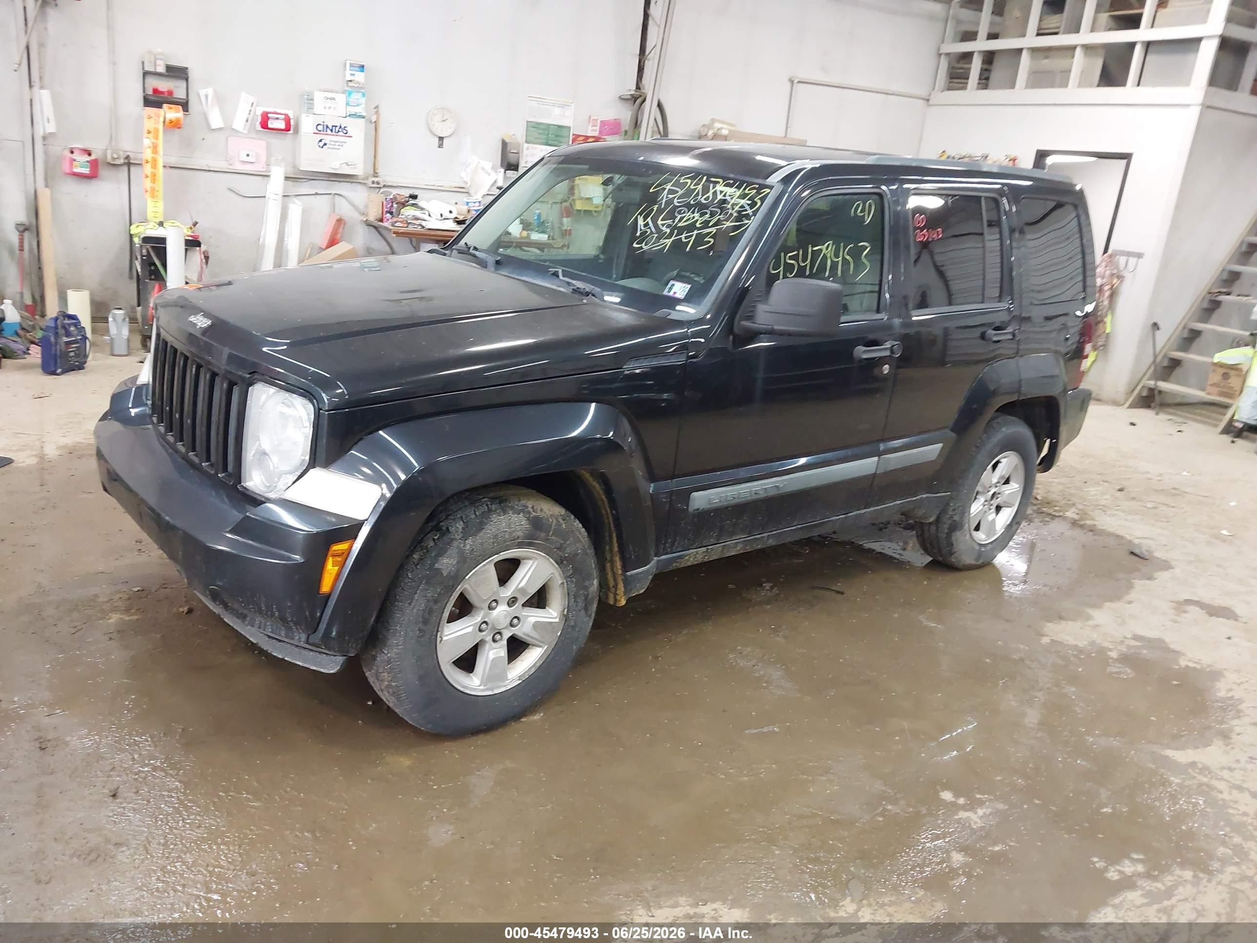 2010 Jeep Liberty Sport Черный vin: 1J4PP2GK4AW148044