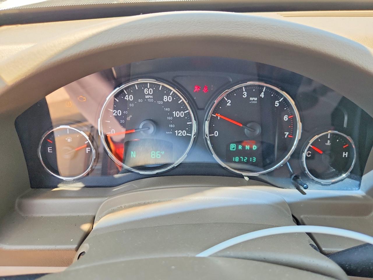 2010 Jeep Liberty Sport Tan vin: 1J4PP2GK5AW112301