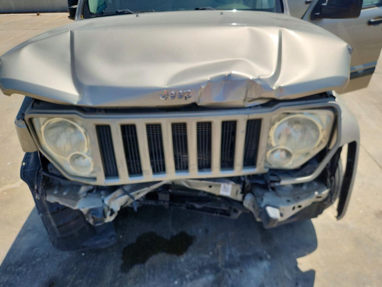 2010 Jeep Liberty Sport Tan vin: 1J4PP2GK5AW112301