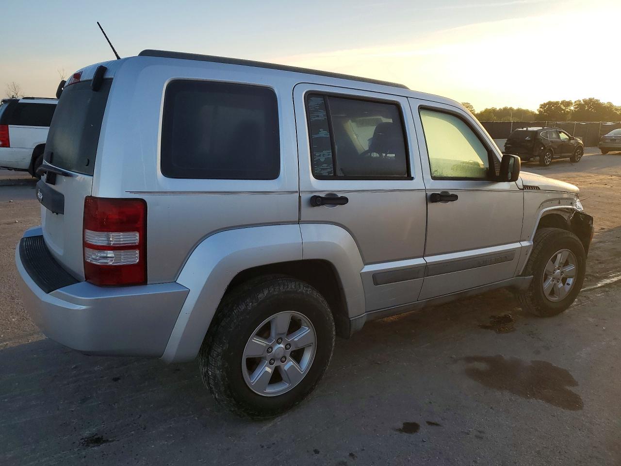 2011 Jeep Liberty Sport Silver vin: 1J4PP2GK5BW594821