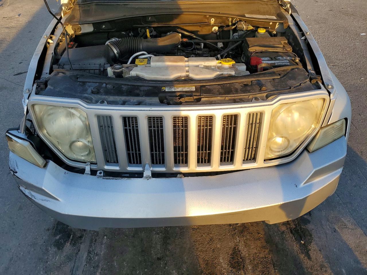 2011 Jeep Liberty Sport Silver vin: 1J4PP2GK5BW594821