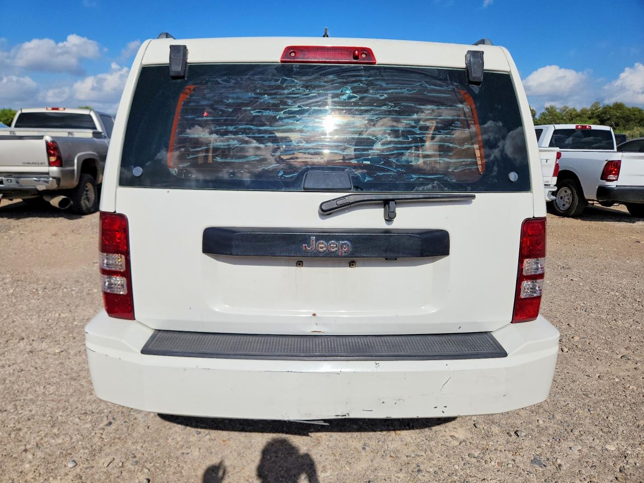 2010 Jeep Liberty Sport White vin: 1J4PP2GK6AW106376