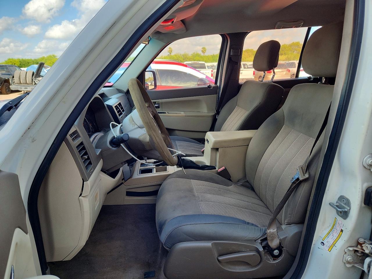 2010 Jeep Liberty Sport White vin: 1J4PP2GK6AW106376