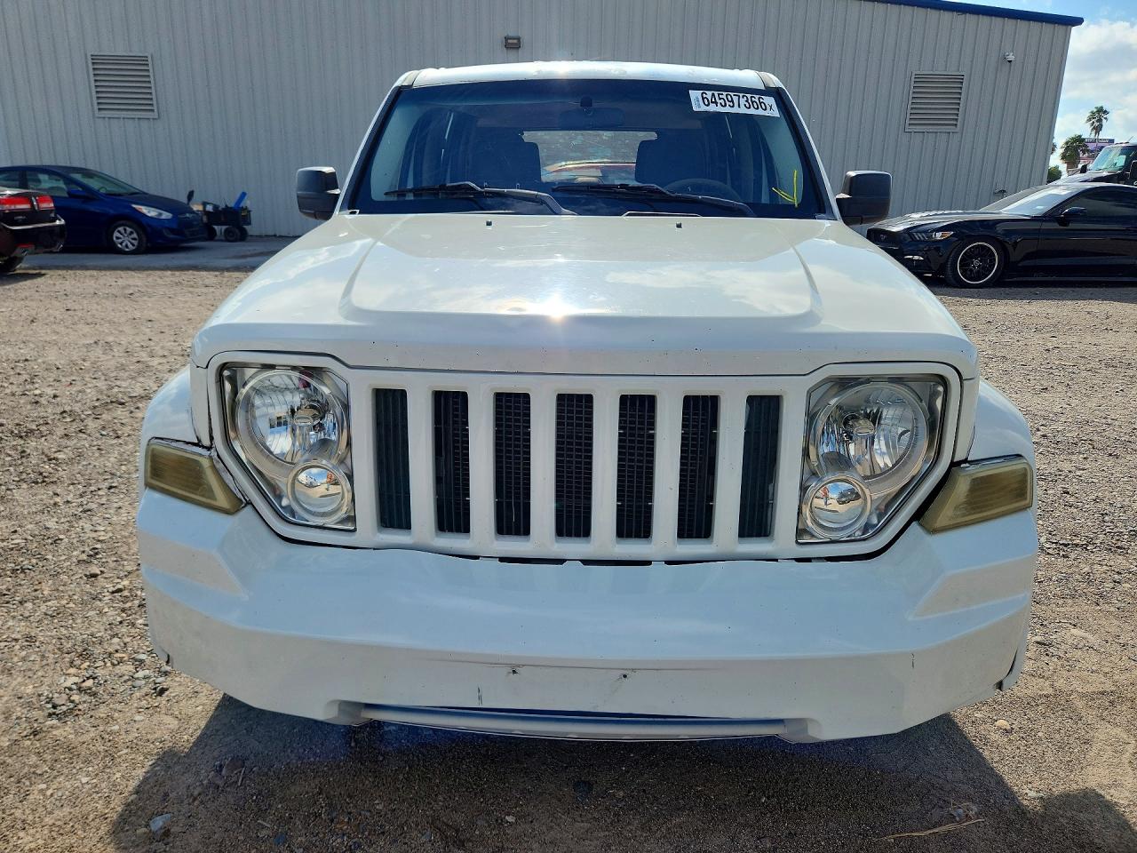 2010 Jeep Liberty Sport White vin: 1J4PP2GK6AW106376
