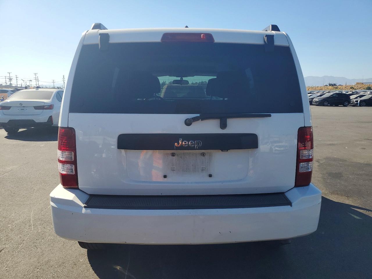 2010 Jeep Liberty Sport White vin: 1J4PP2GK7AW107407