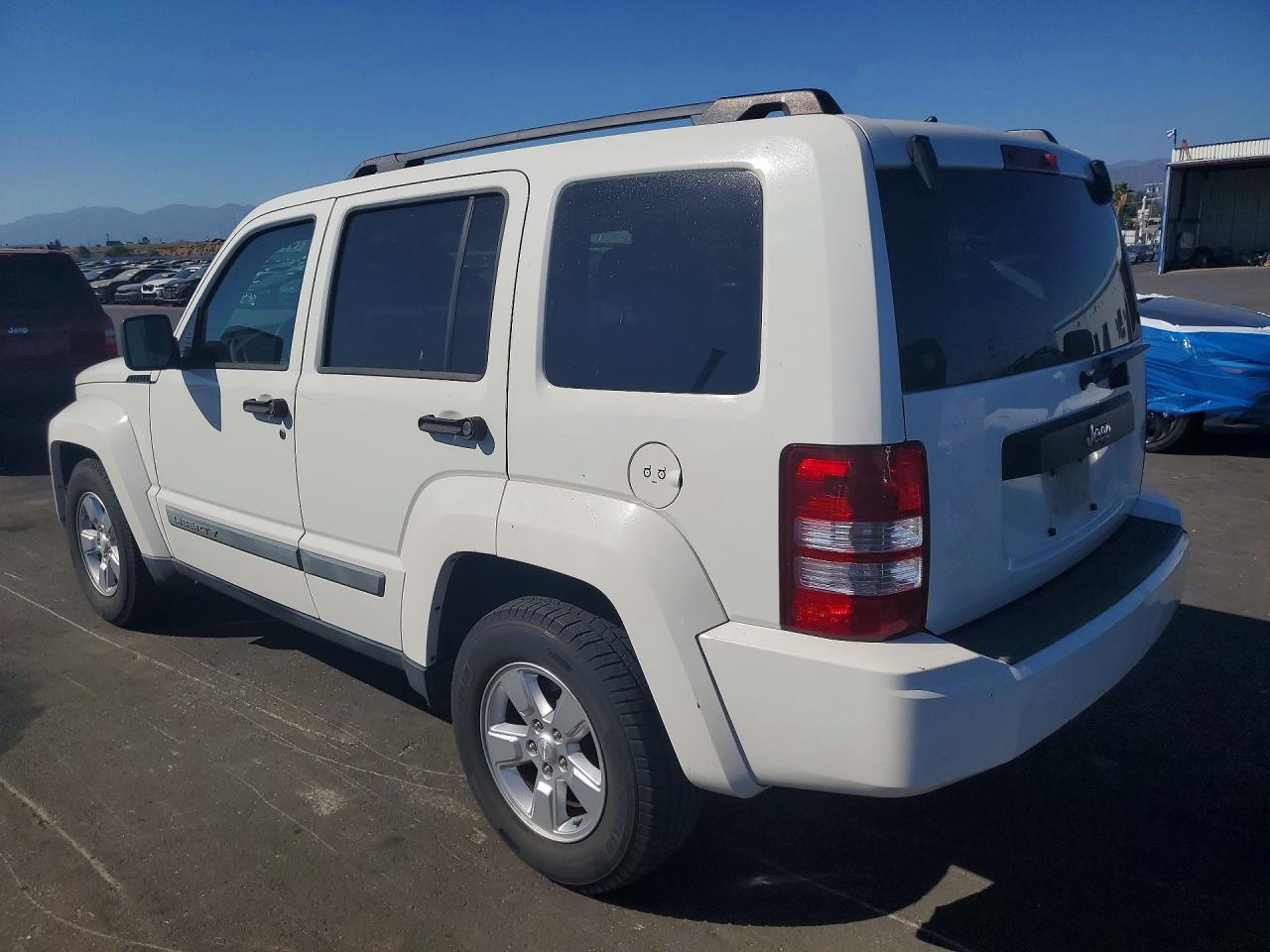 2010 Jeep Liberty Sport White vin: 1J4PP2GK7AW107407