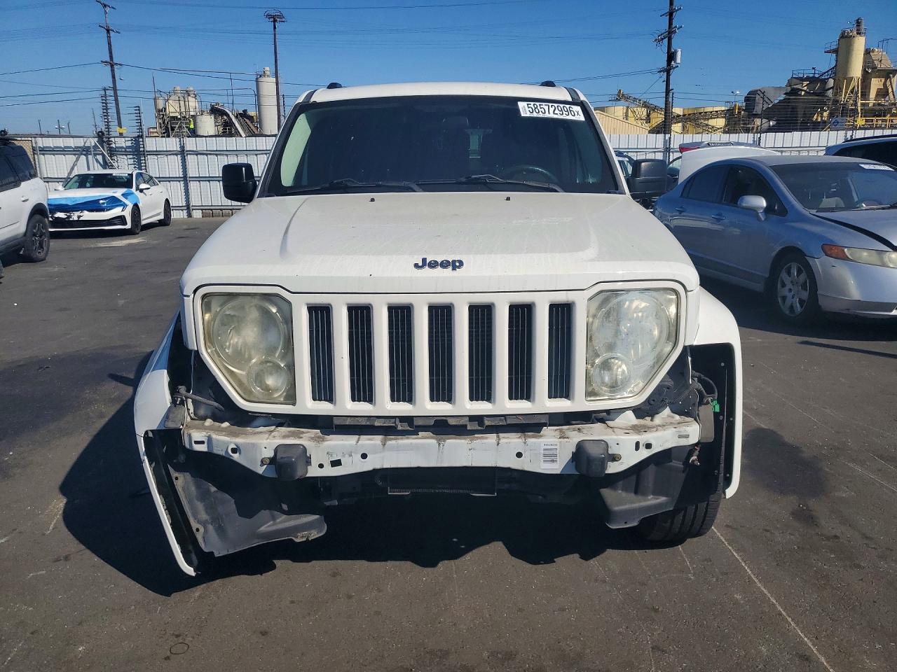 2010 Jeep Liberty Sport White vin: 1J4PP2GK7AW107407