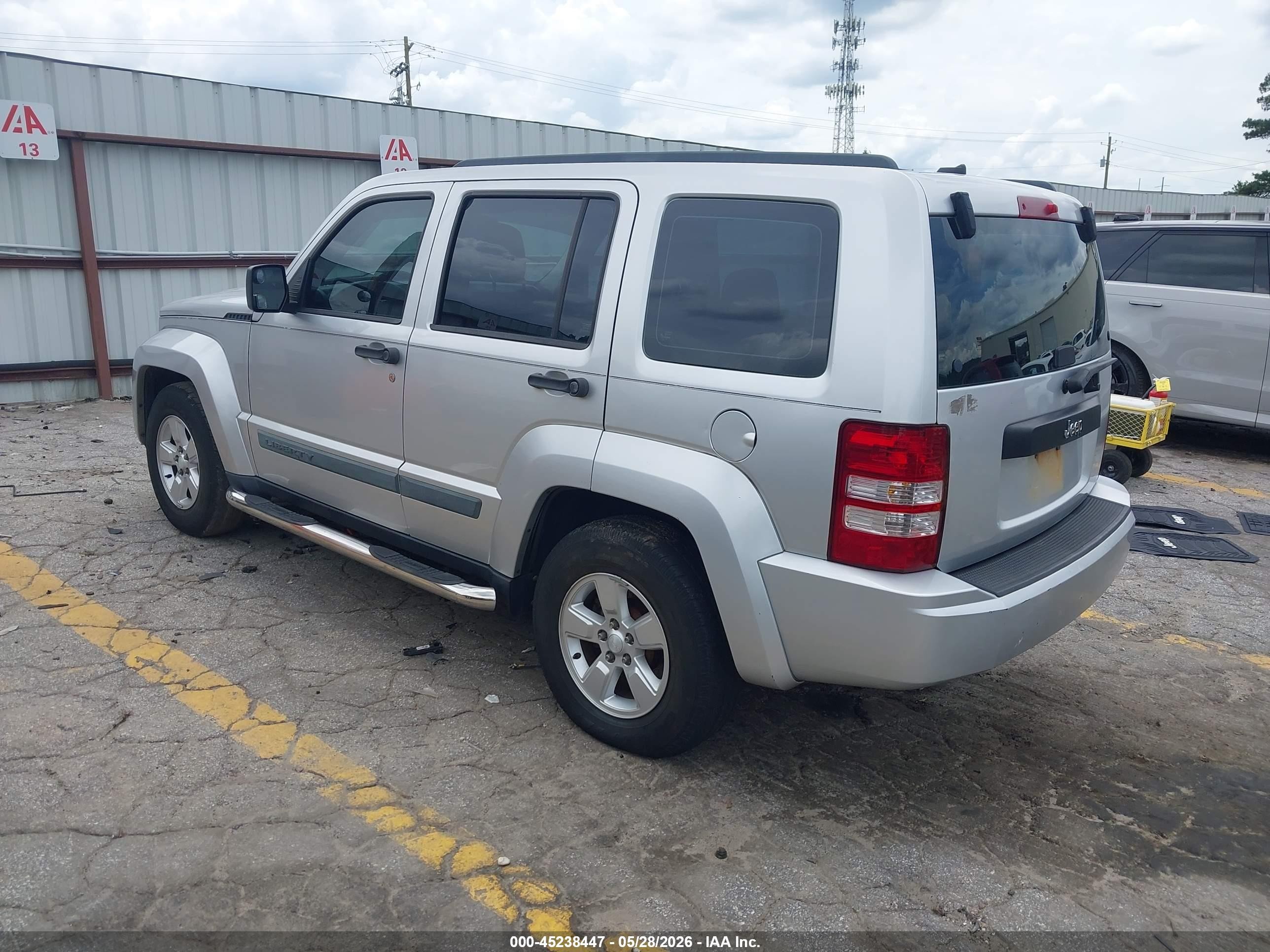 2010 Jeep Liberty Sport Серебряный vin: 1J4PP2GK7AW133991