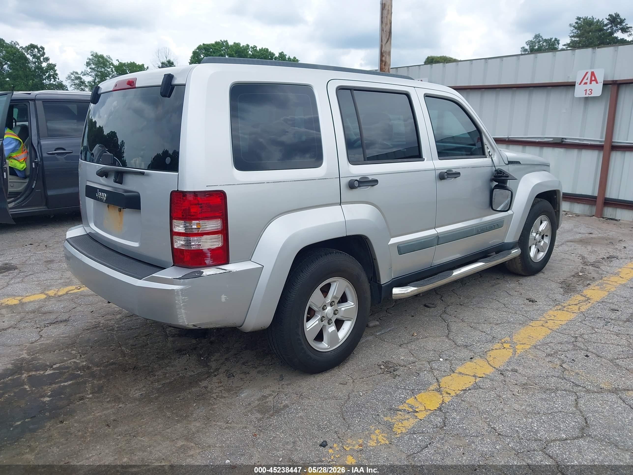 2010 Jeep Liberty Sport Серебряный vin: 1J4PP2GK7AW133991