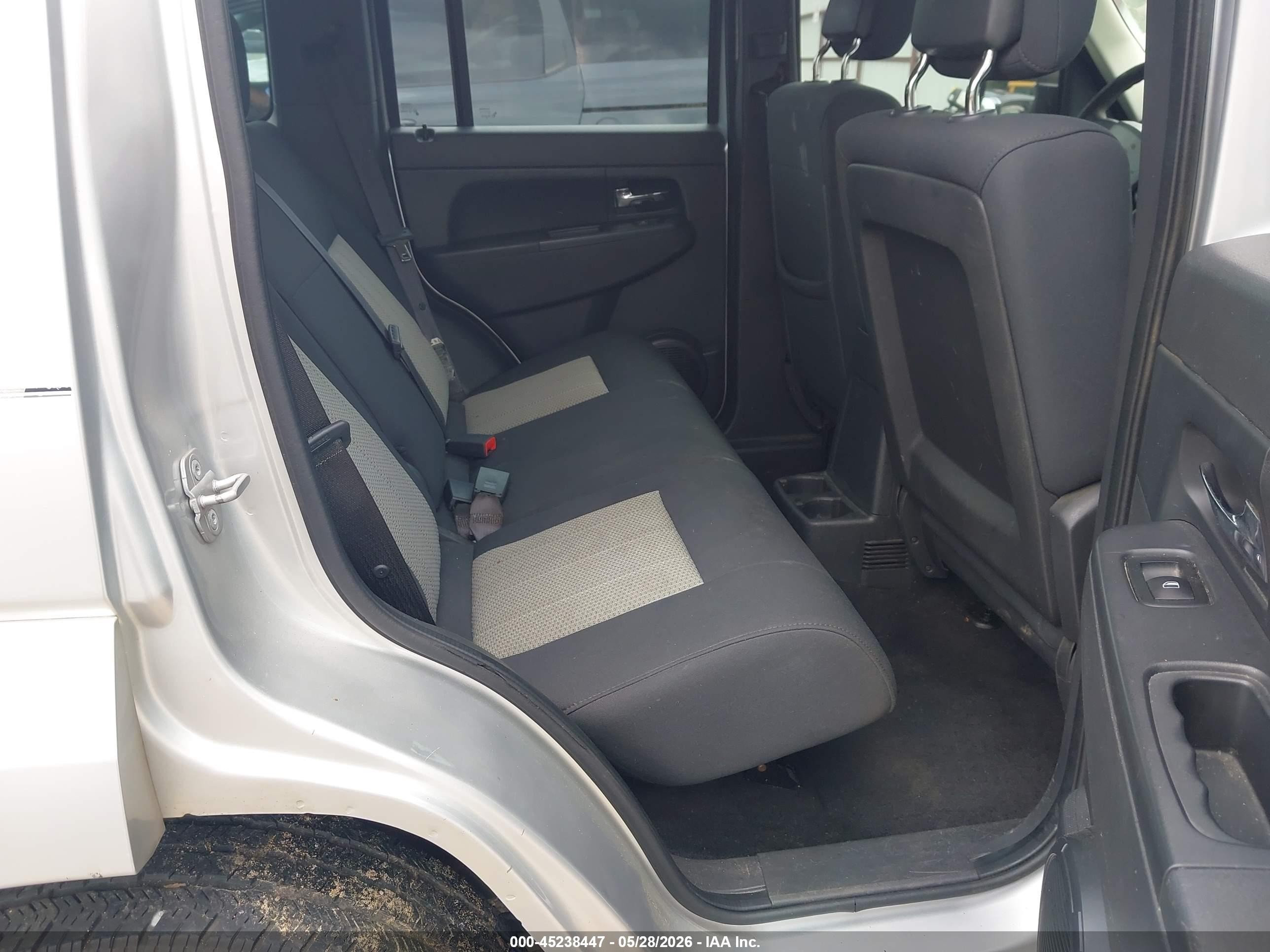 2010 Jeep Liberty Sport Серебряный vin: 1J4PP2GK7AW133991