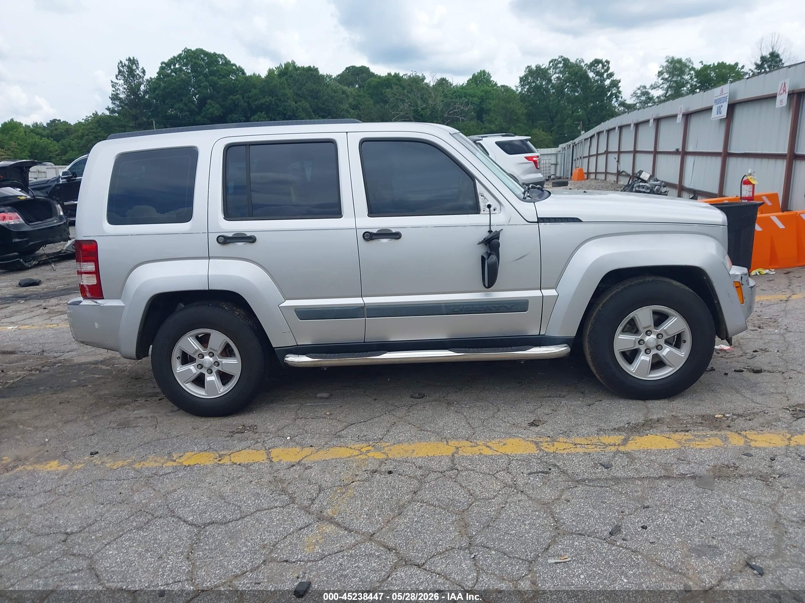 2010 Jeep Liberty Sport Серебряный vin: 1J4PP2GK7AW133991
