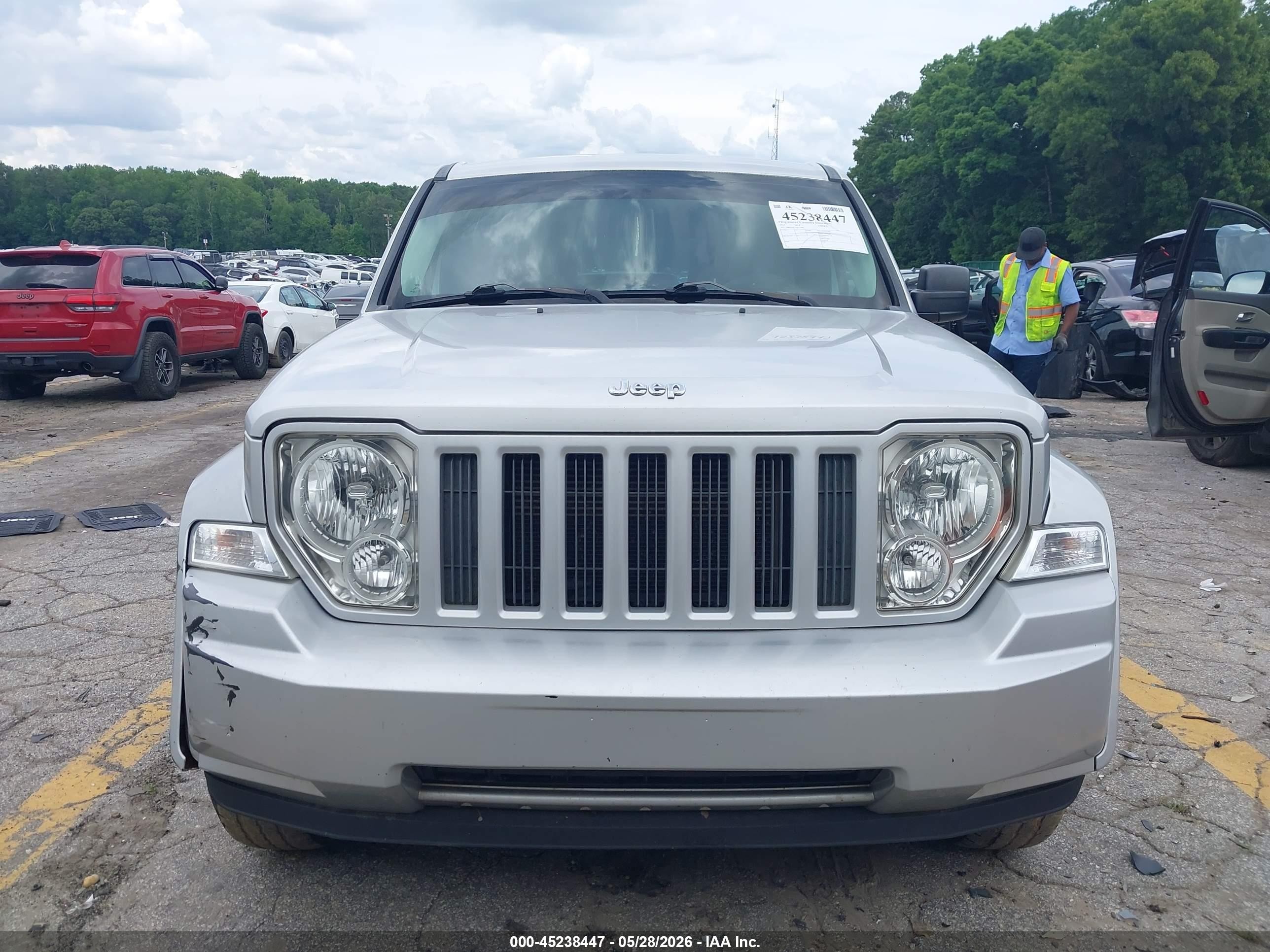 2010 Jeep Liberty Sport Серебряный vin: 1J4PP2GK7AW133991