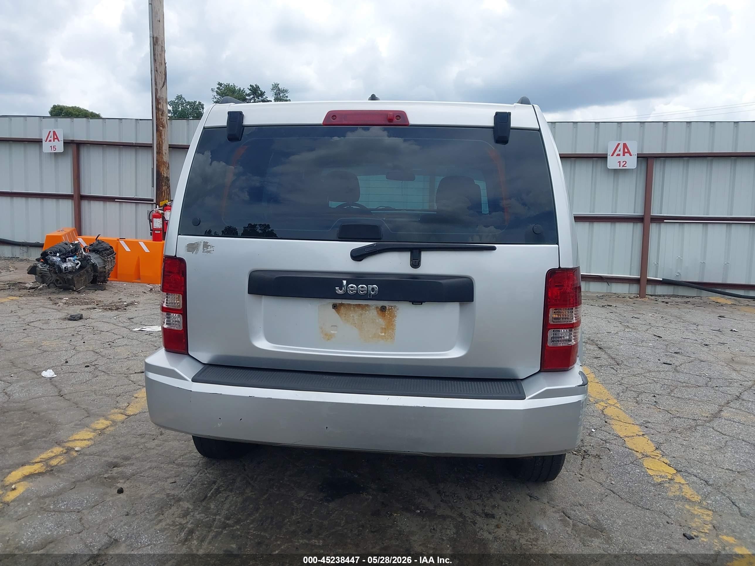 2010 Jeep Liberty Sport Серебряный vin: 1J4PP2GK7AW133991