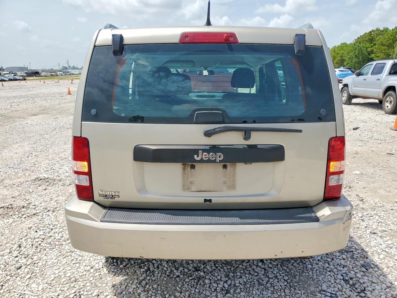 2011 Jeep Liberty Sport Beige vin: 1J4PP2GK7BW569693