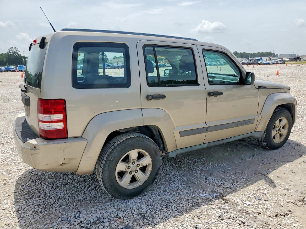 2011 Jeep Liberty Sport Beige vin: 1J4PP2GK7BW569693