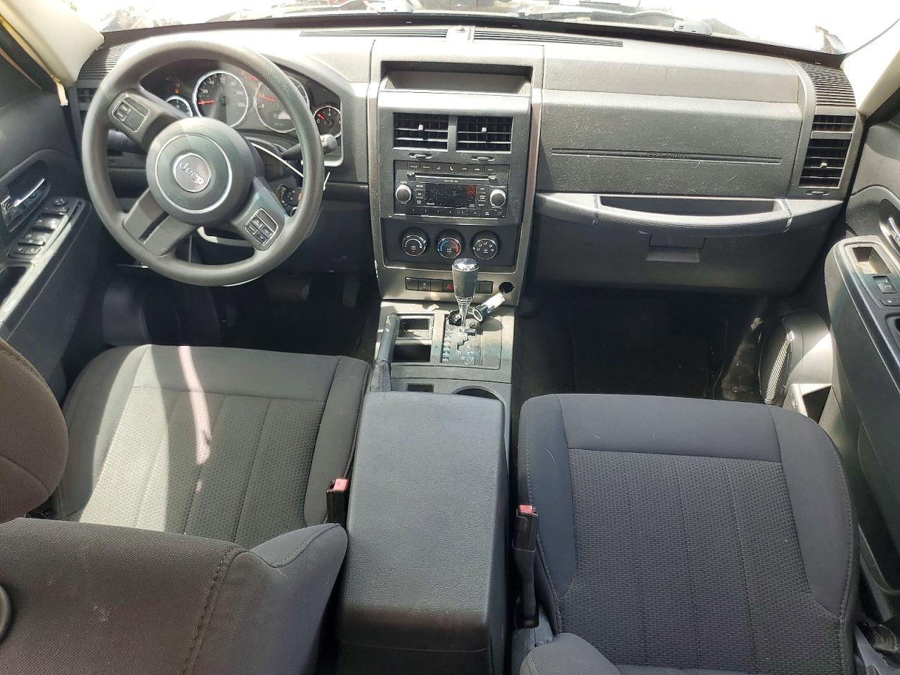 2011 Jeep Liberty Sport Beige vin: 1J4PP2GK7BW569693