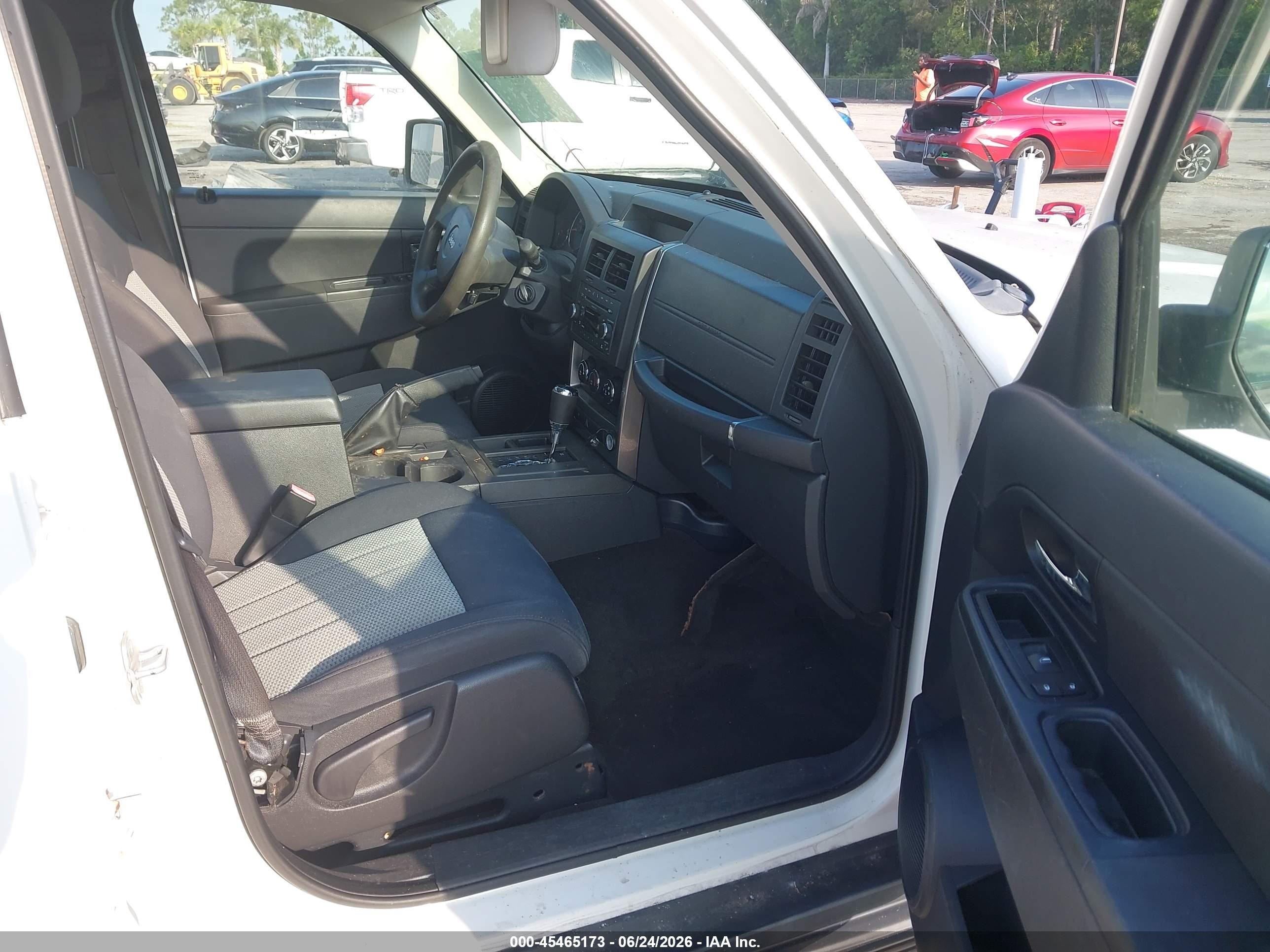 2010 Jeep Liberty Sport White vin: 1J4PP2GKXAW106199