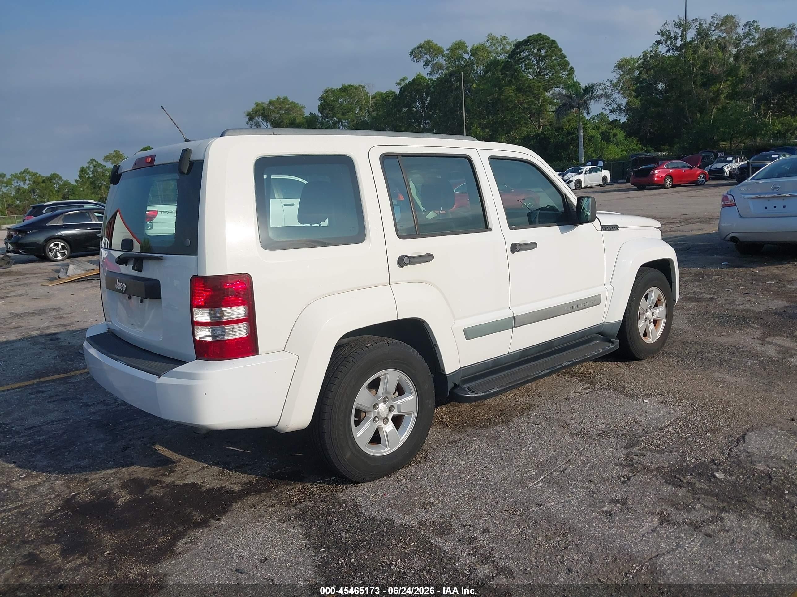 2010 Jeep Liberty Sport White vin: 1J4PP2GKXAW106199