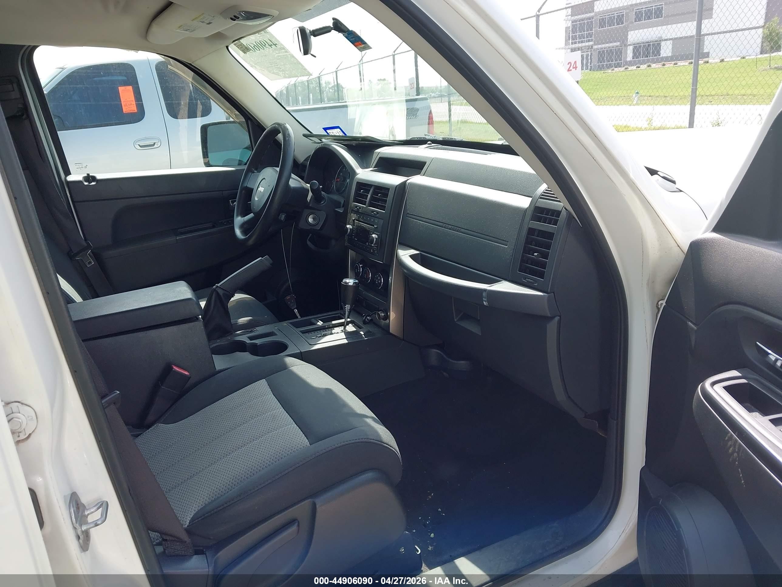 2010 Jeep Liberty Sport White vin: 1J4PP2GKXAW181209