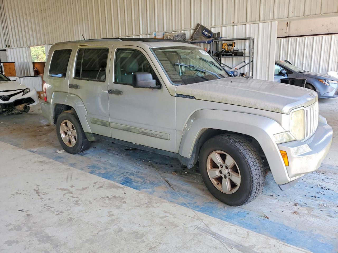 2010 Jeep Liberty Sport Серый vin: 1J4PP2GKXAW181324