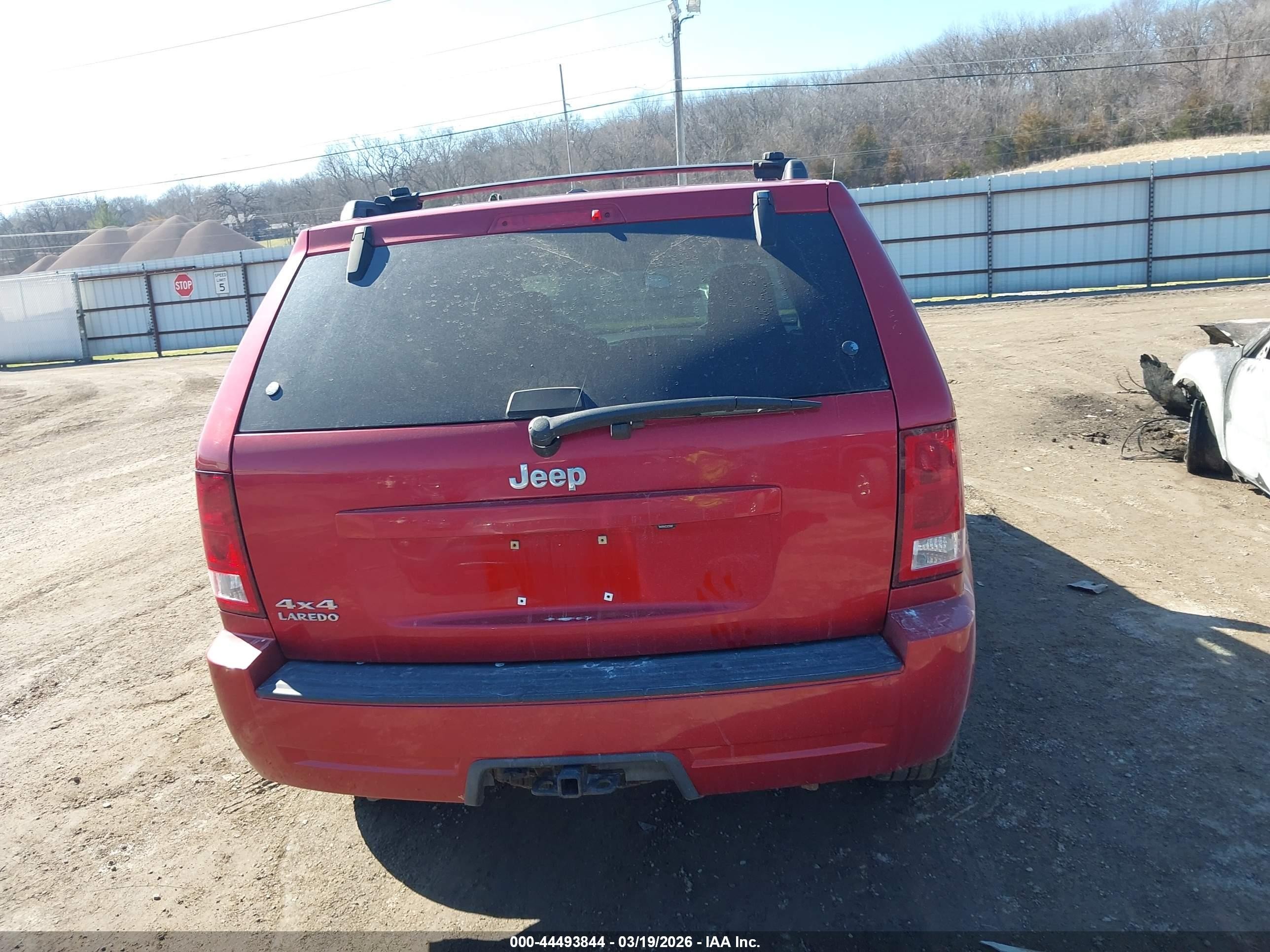 2010 Jeep Grand Cherokee Laredo Red vin: 1J4PR4GK1AC102596
