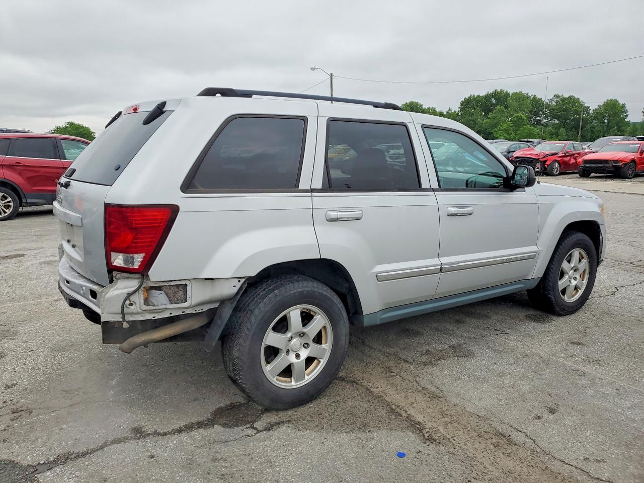 2010 Jeep Grand Cherokee Laredo Серебряный vin: 1J4PR4GK2AC102123