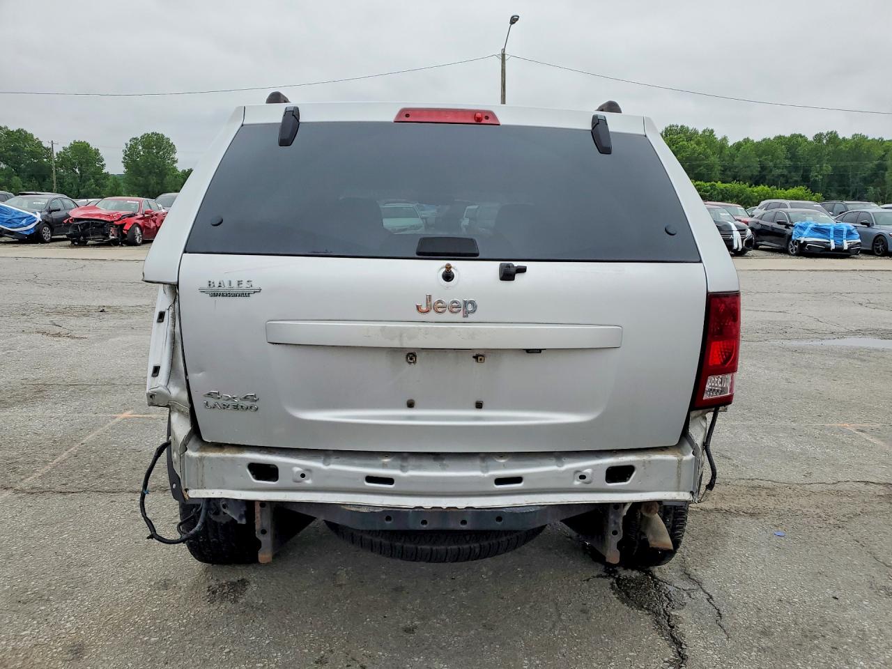 2010 Jeep Grand Cherokee Laredo Серебряный vin: 1J4PR4GK2AC102123