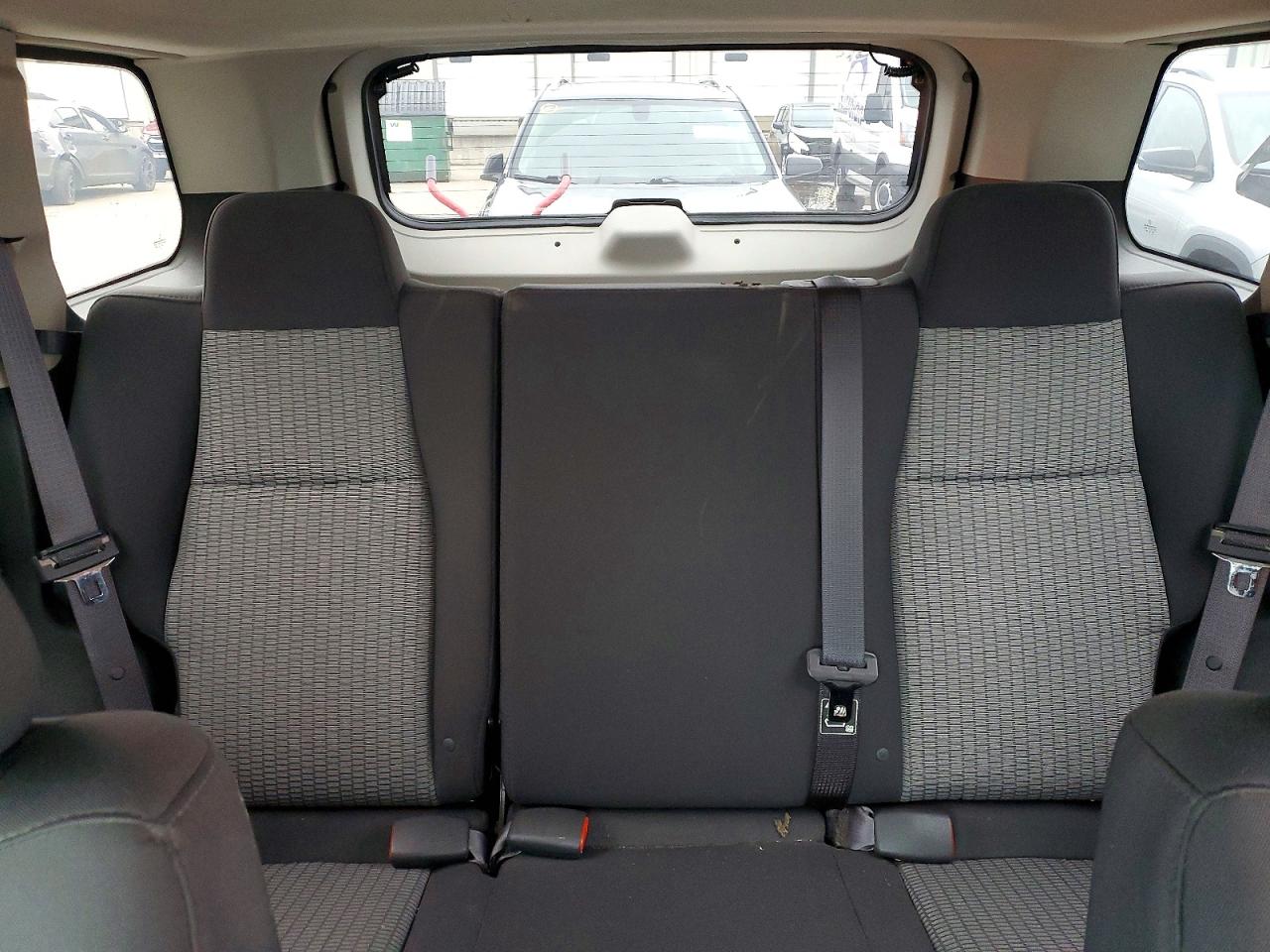 2010 Jeep Grand Cherokee Laredo Серебряный vin: 1J4PR4GK2AC102123