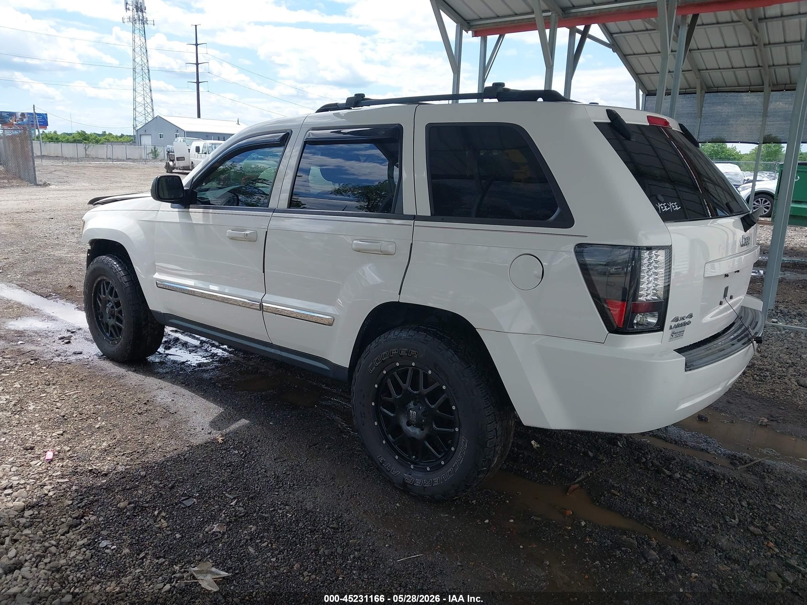 2010 Jeep Grand Cherokee Laredo White vin: 1J4PR4GK2AC114319