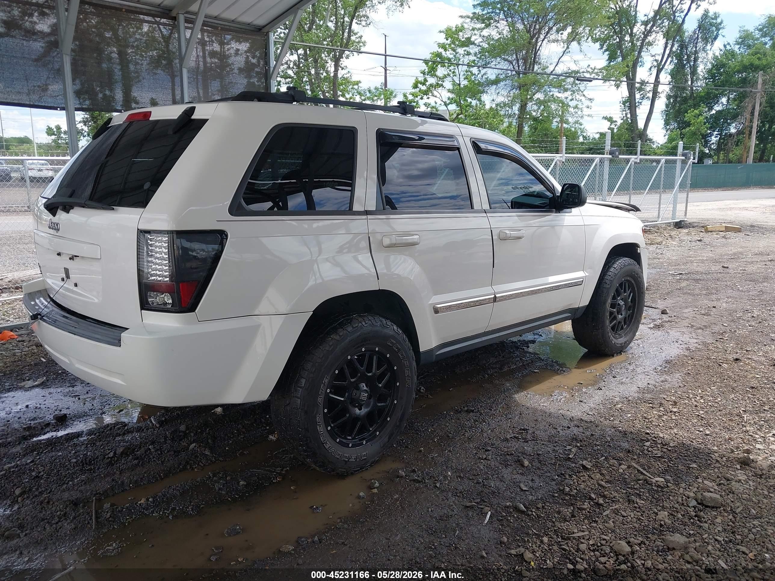 2010 Jeep Grand Cherokee Laredo White vin: 1J4PR4GK2AC114319