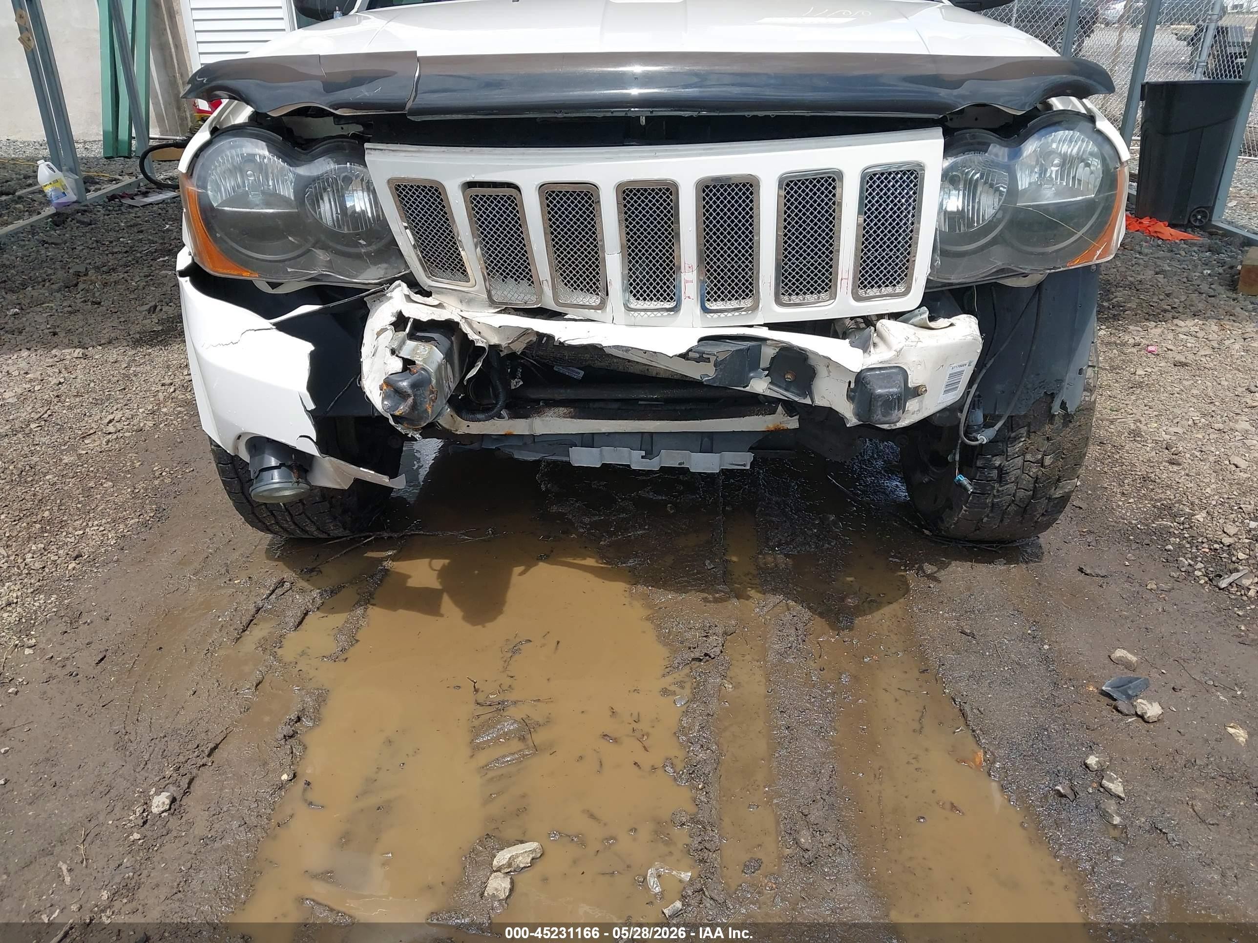 2010 Jeep Grand Cherokee Laredo White vin: 1J4PR4GK2AC114319