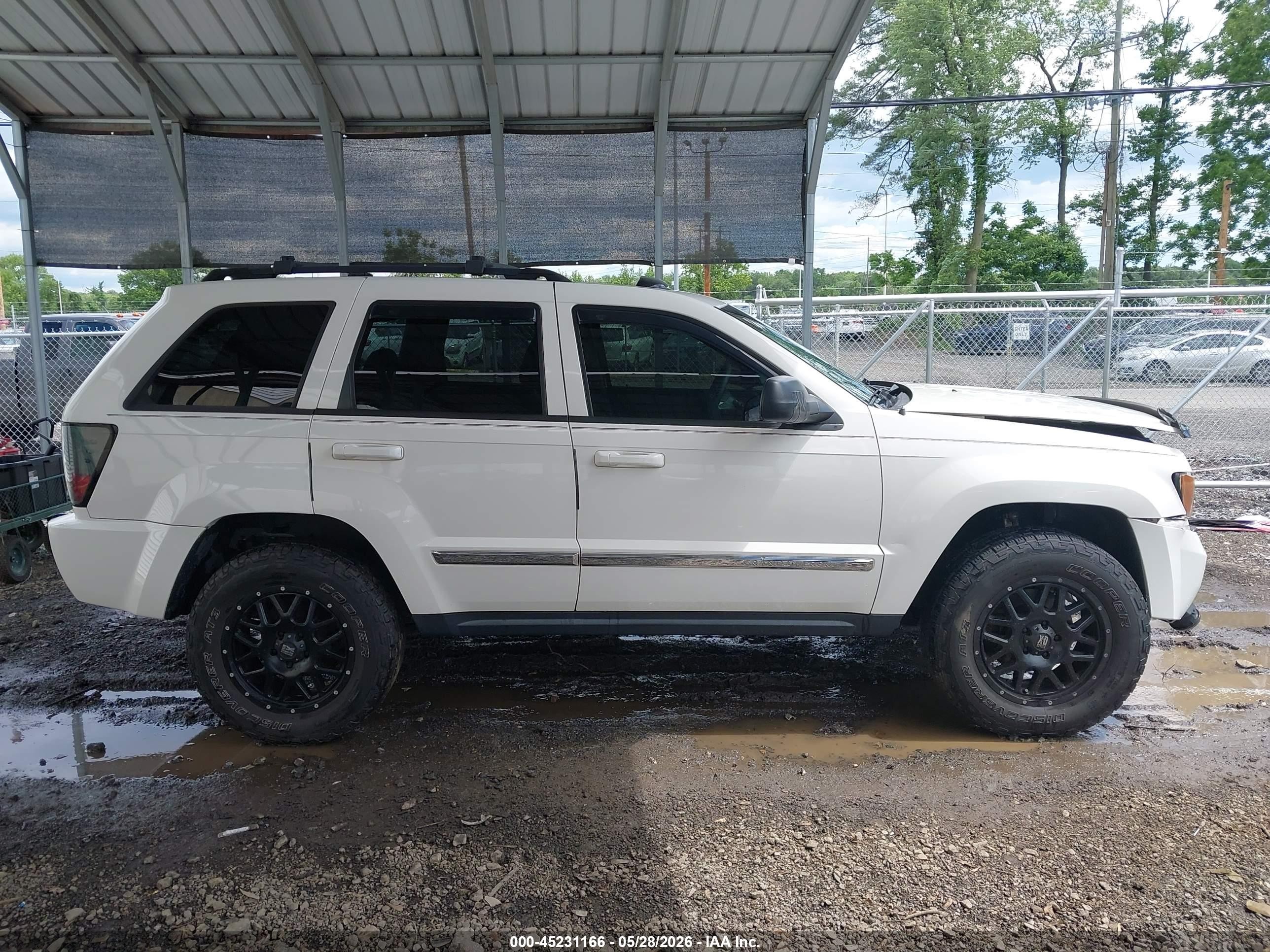 2010 Jeep Grand Cherokee Laredo White vin: 1J4PR4GK2AC114319