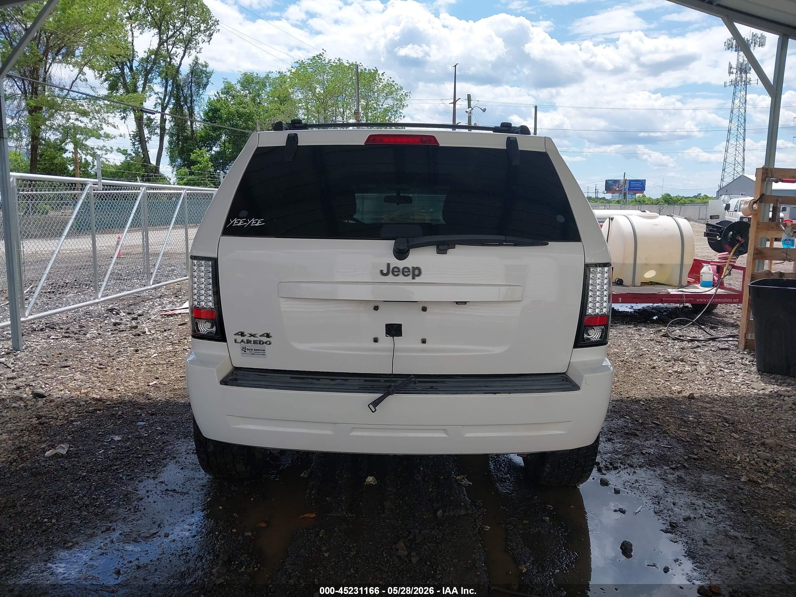 2010 Jeep Grand Cherokee Laredo White vin: 1J4PR4GK2AC114319