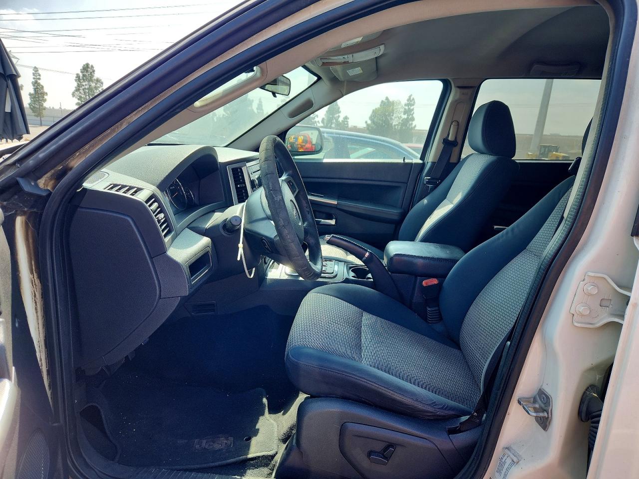 2010 Jeep Grand Cherokee Laredo White vin: 1J4PR4GK2AC150849