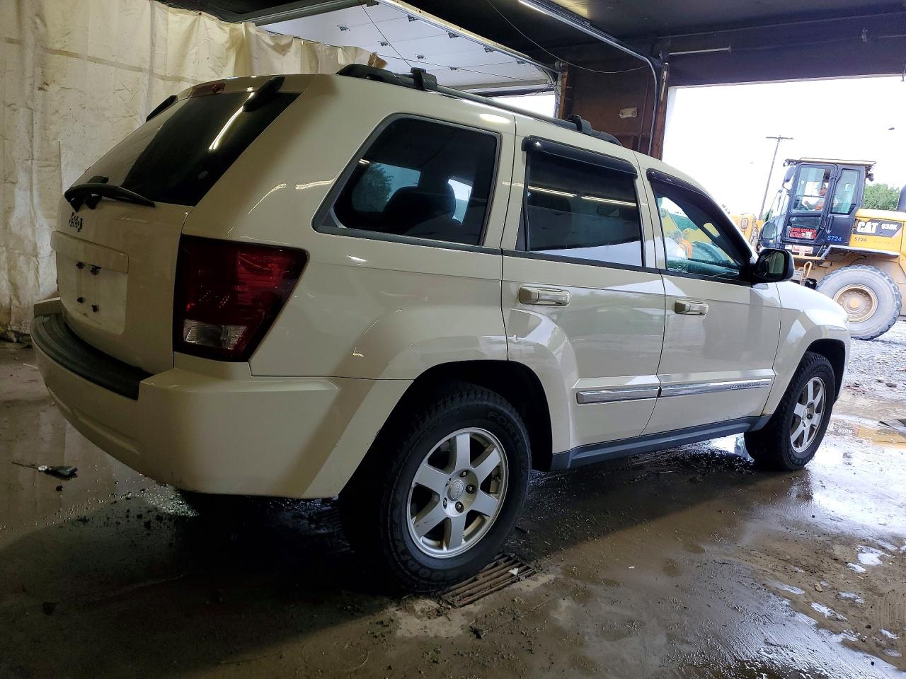 2010 Jeep Grand Cherokee Laredo White vin: 1J4PR4GK3AC111087