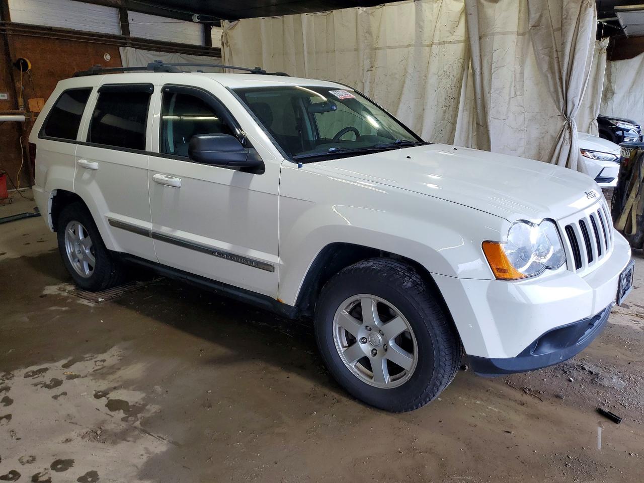2010 Jeep Grand Cherokee Laredo White vin: 1J4PR4GK3AC111087