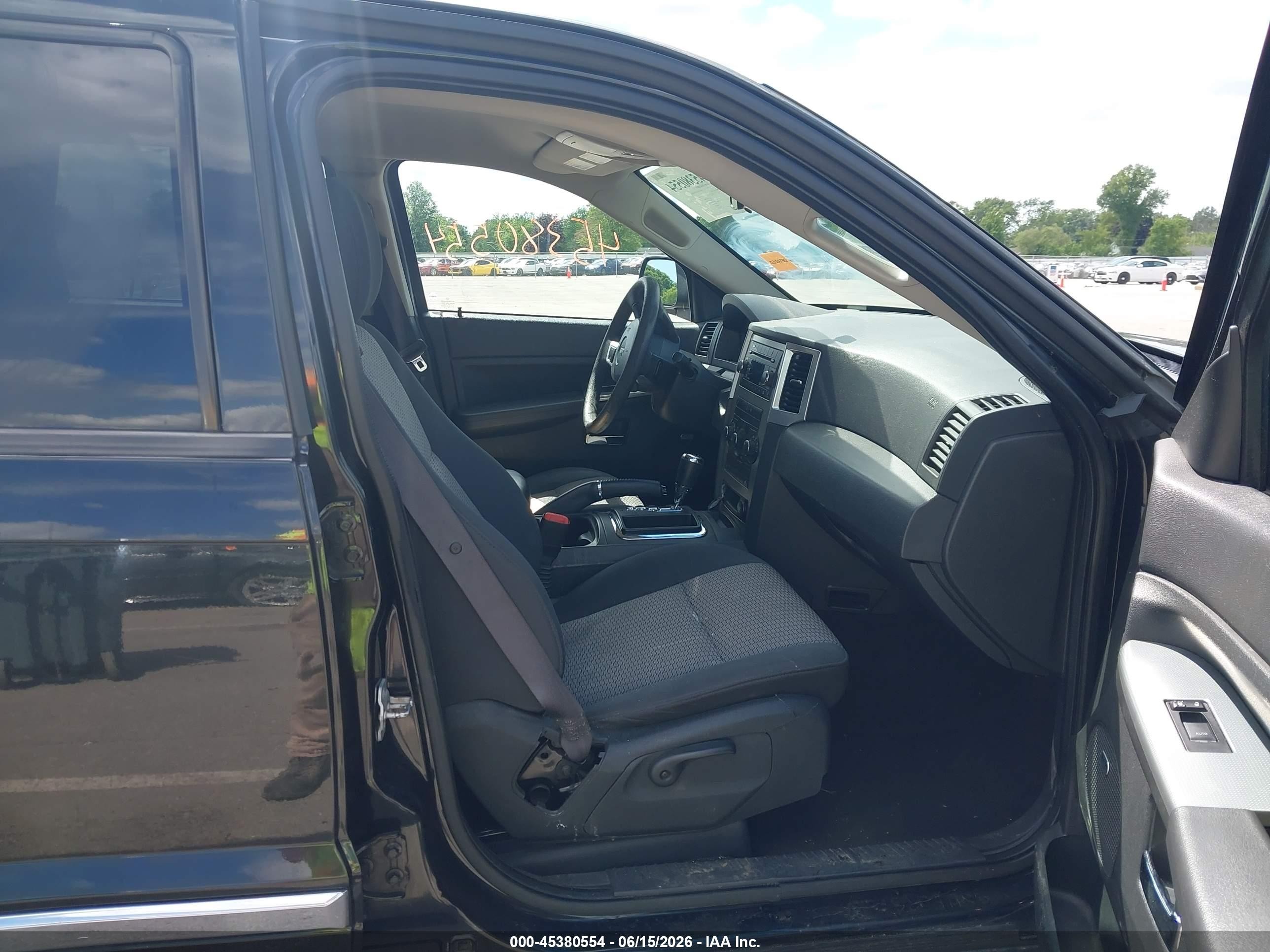 2010 Jeep Grand Cherokee Laredo Черный vin: 1J4PR4GK3AC120033