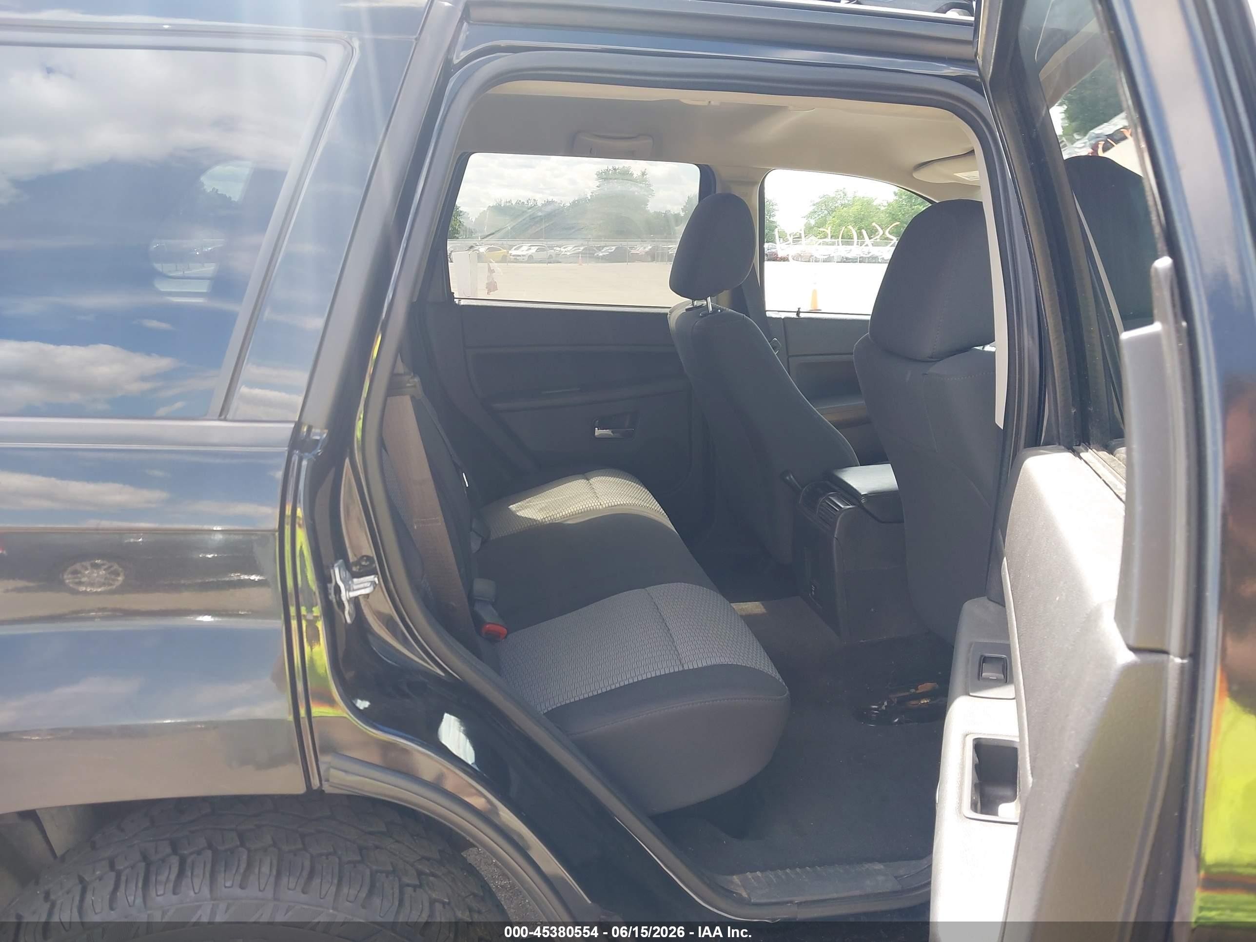 2010 Jeep Grand Cherokee Laredo Черный vin: 1J4PR4GK3AC120033