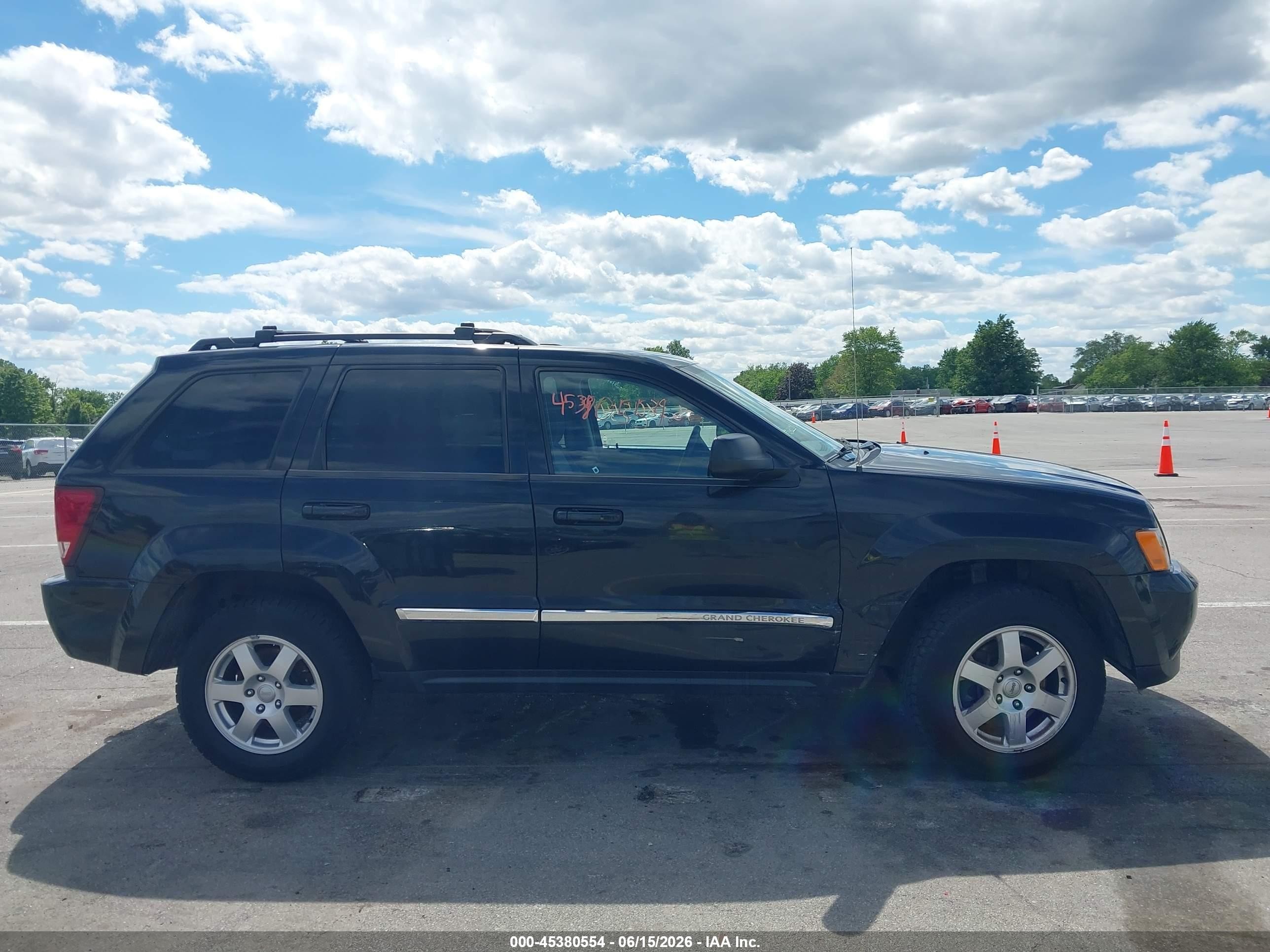 2010 Jeep Grand Cherokee Laredo Черный vin: 1J4PR4GK3AC120033
