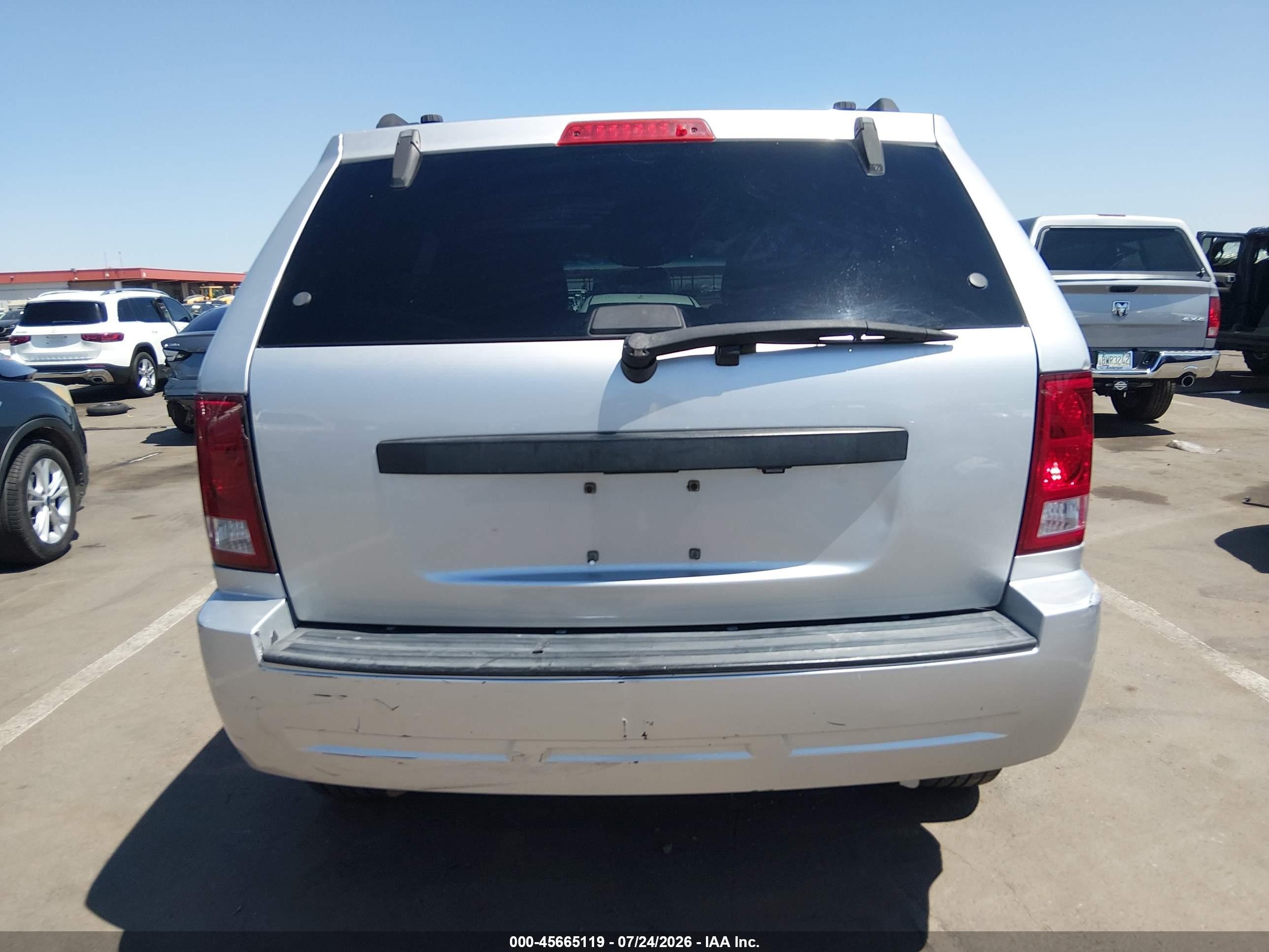 2010 Jeep Grand Cherokee Laredo Silver vin: 1J4PR4GK3AC147801