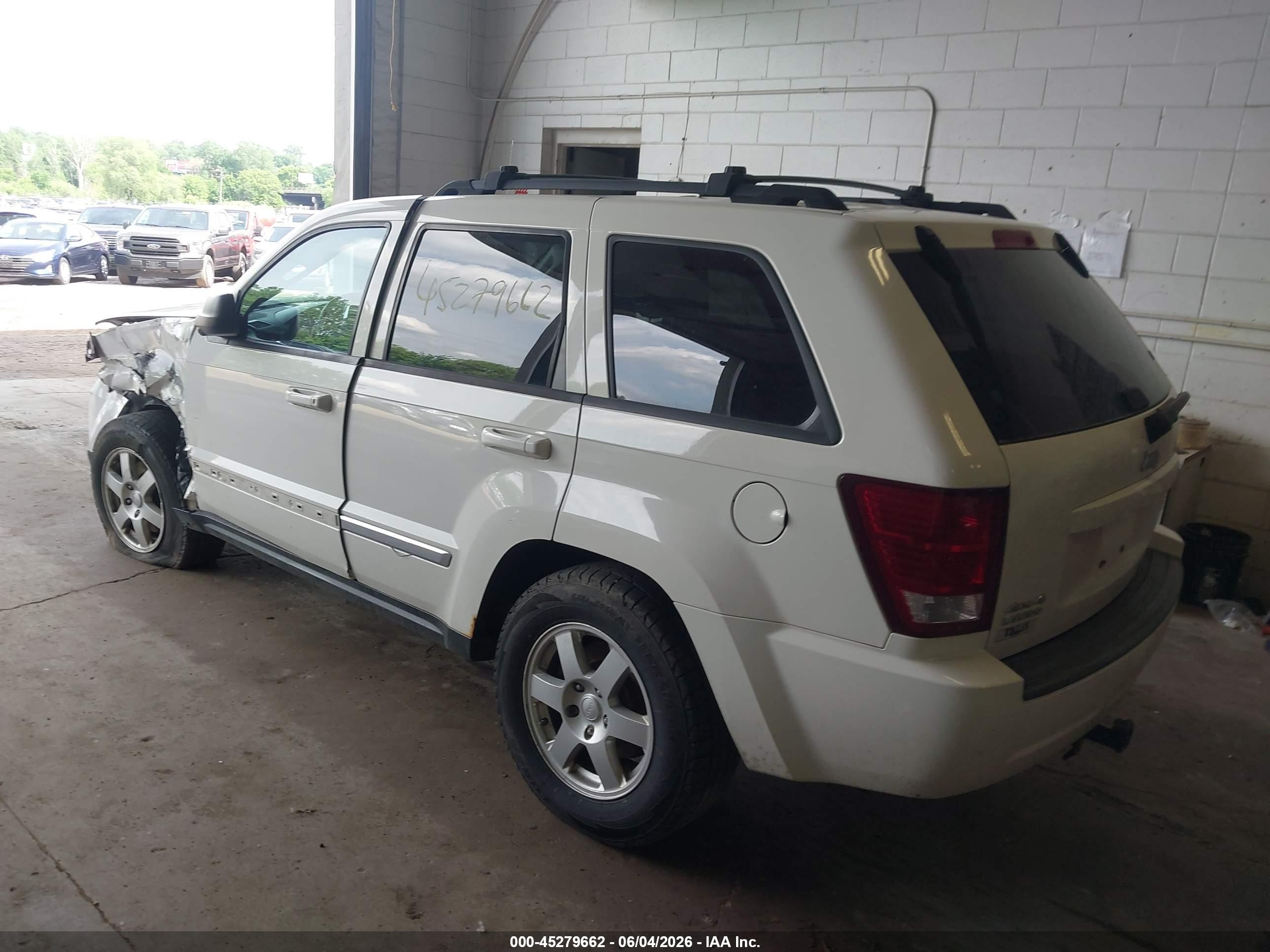 2010 Jeep Grand Cherokee Laredo White vin: 1J4PR4GK3AC160533
