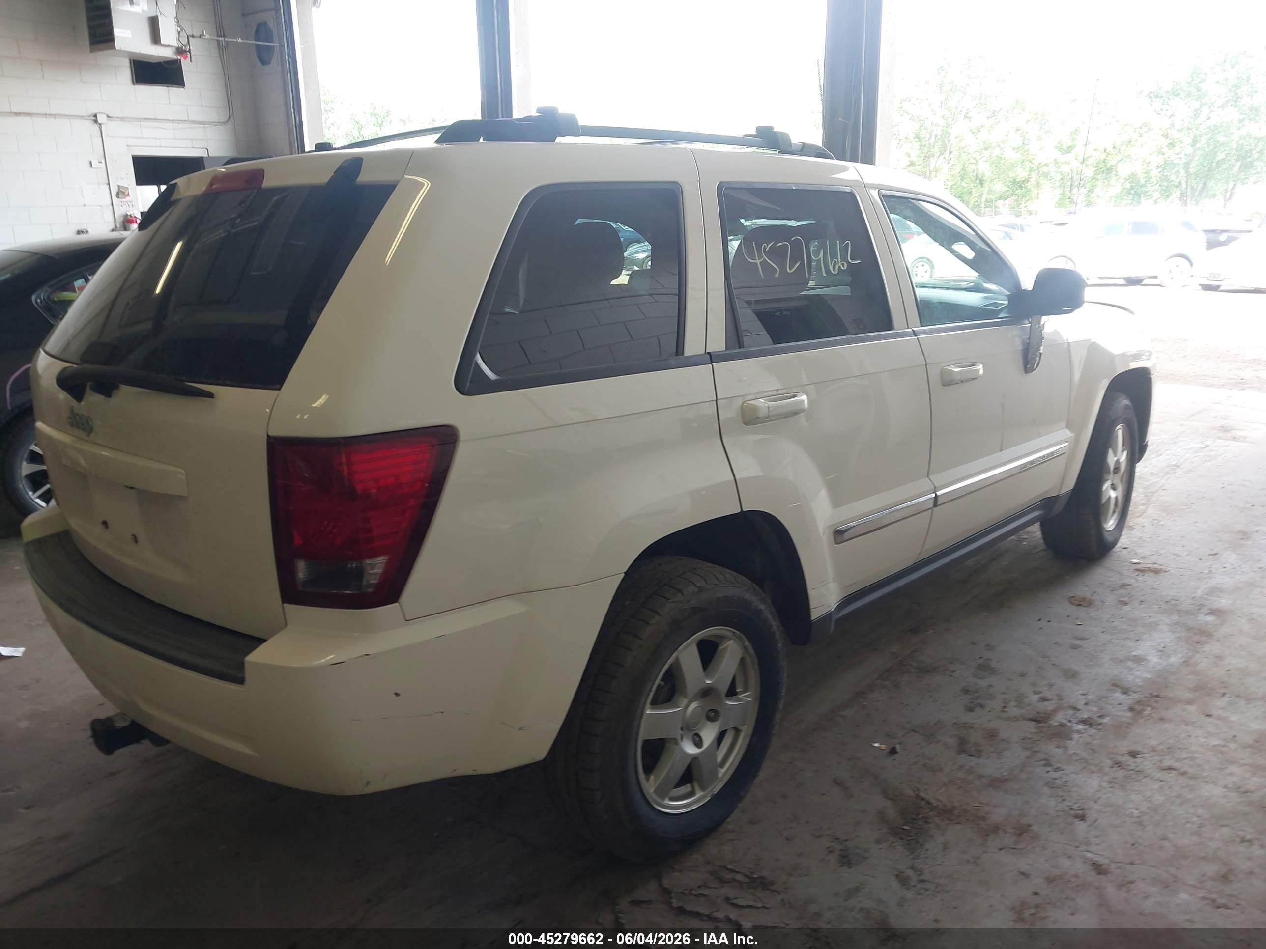 2010 Jeep Grand Cherokee Laredo White vin: 1J4PR4GK3AC160533