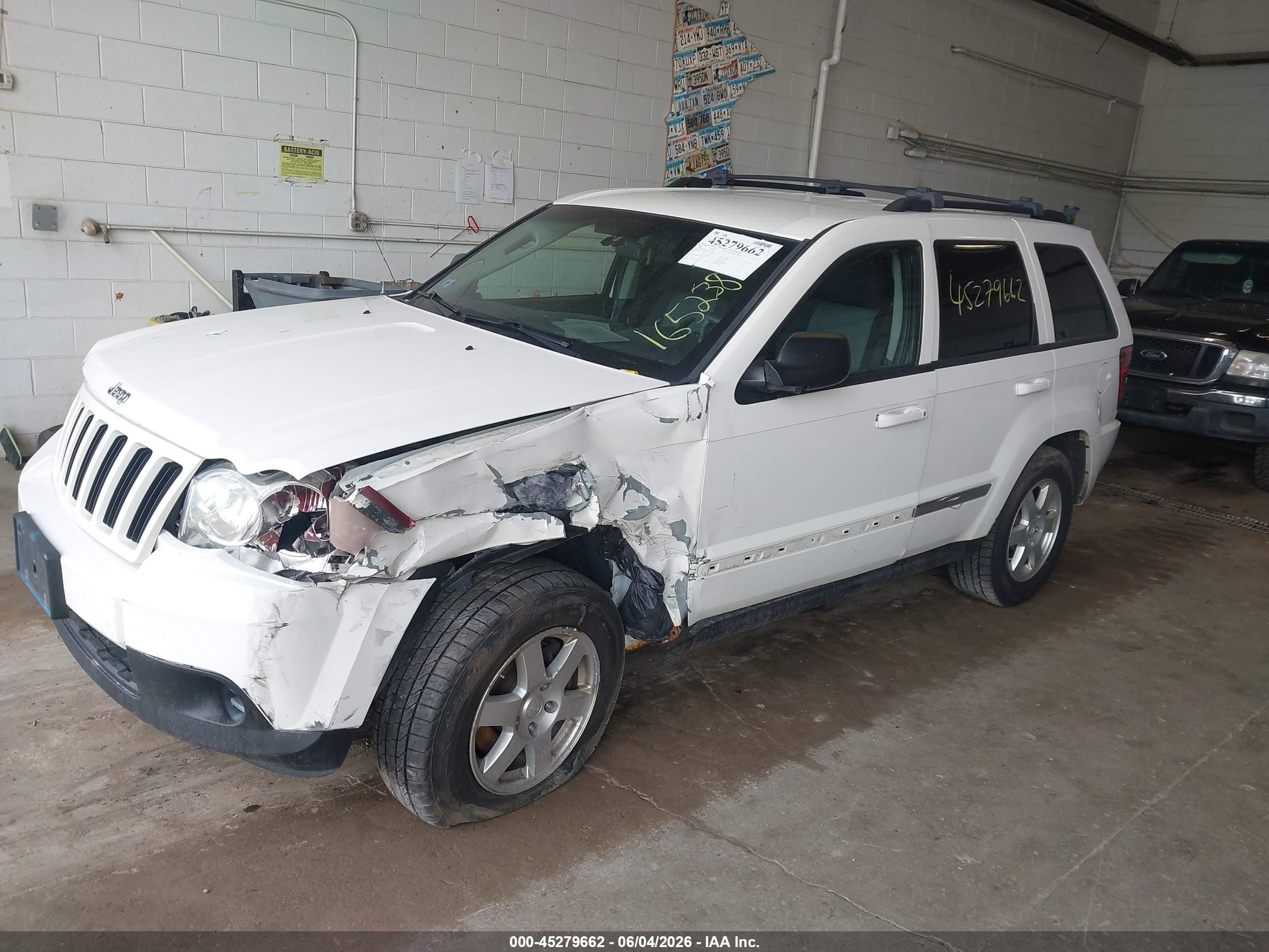 2010 Jeep Grand Cherokee Laredo White vin: 1J4PR4GK3AC160533